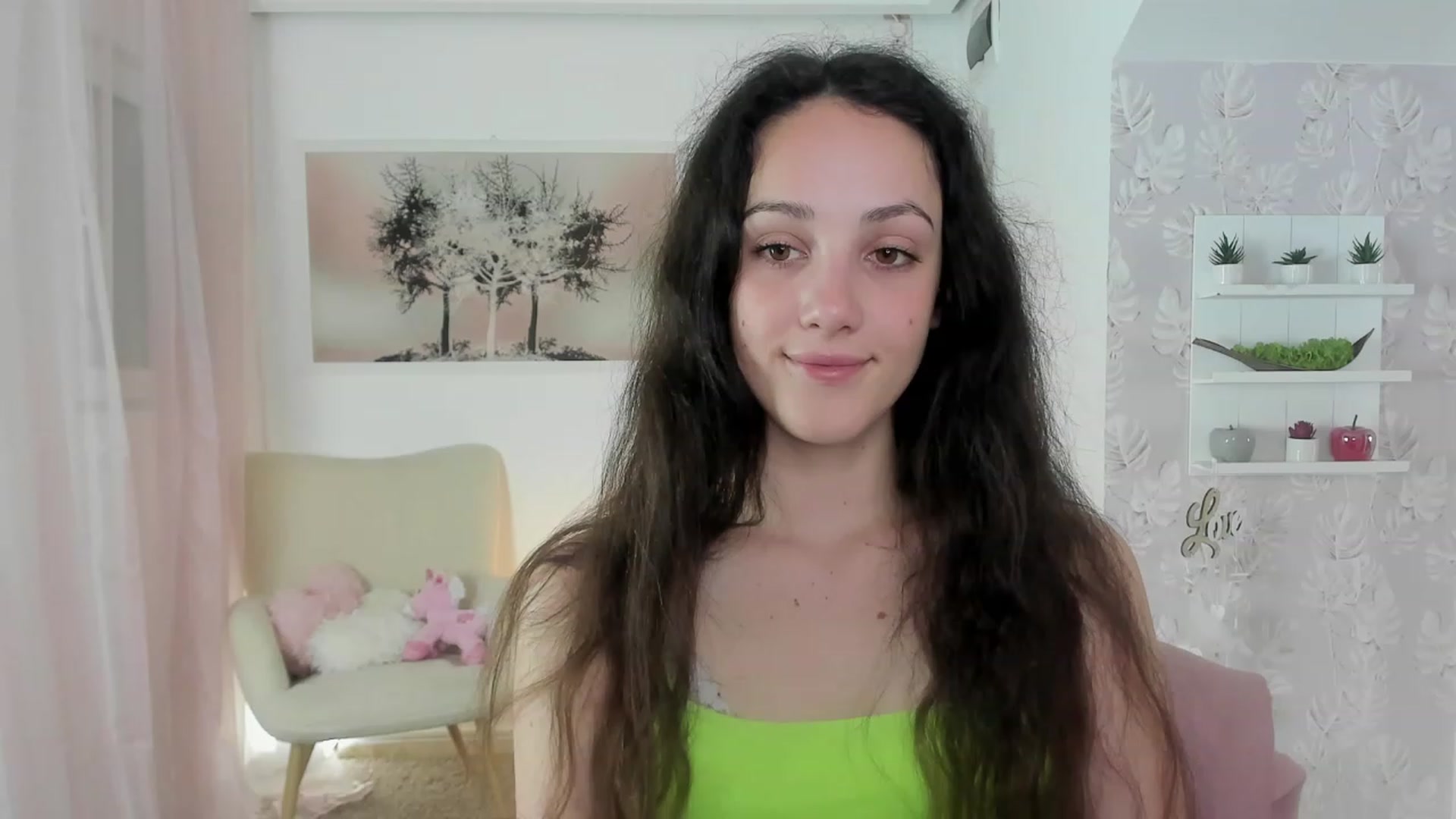 Gallery image thumbnail from Sophie_Rain18's myfreecams stream on, 05/25/2023, 11:40 image 14 of 20