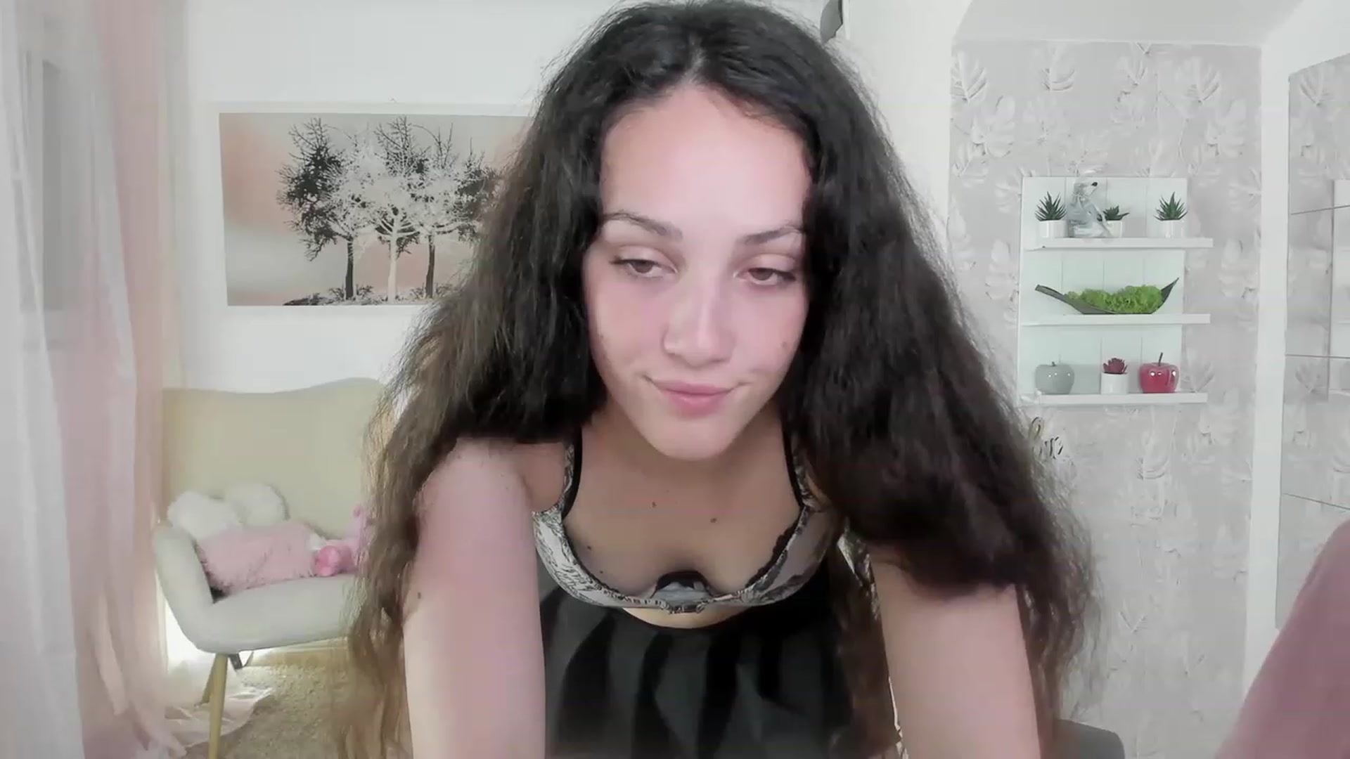 Gallery image thumbnail from Sophie_Rain18's myfreecams stream on, 05/30/2023, 12:06 image 6 of 20