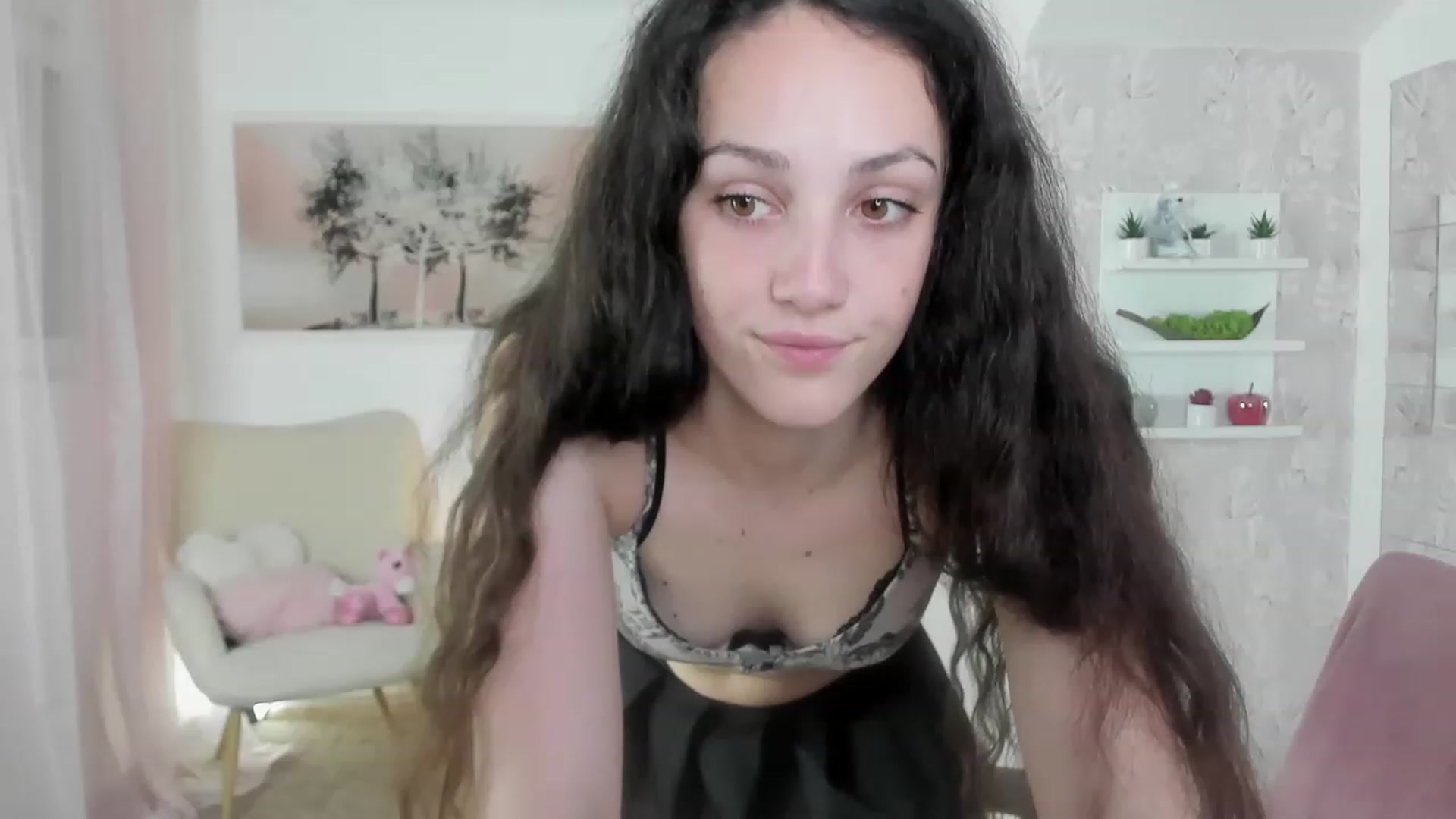 Gallery image thumbnail from Sophie_Rain18's myfreecams stream on, 05/30/2023, 12:06 image 7 of 20