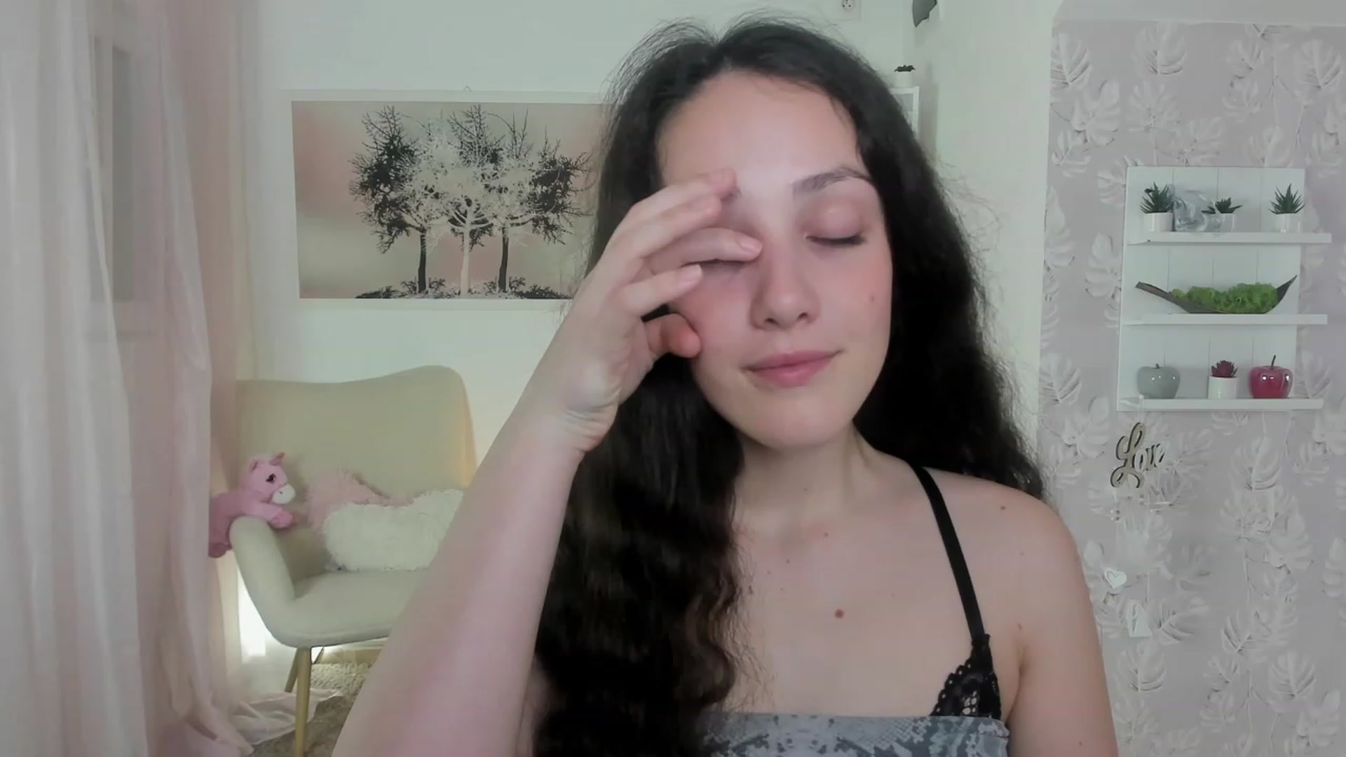 Gallery image thumbnail from Sophie_Rain18's myfreecams stream on, 06/02/2023, 14:10 image 3 of 20