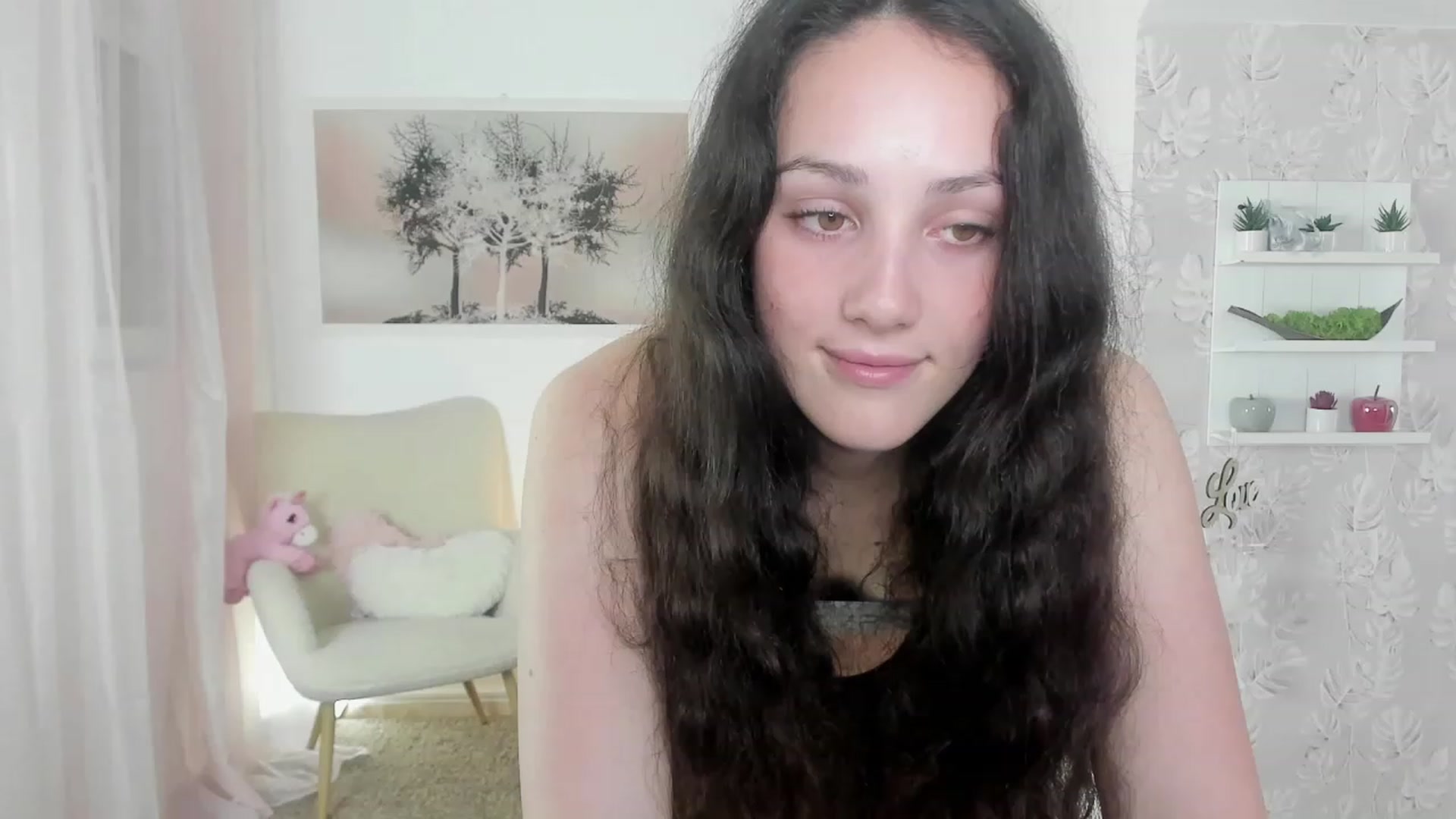 Gallery image thumbnail from Sophie_Rain18's myfreecams stream on, 06/02/2023, 14:10 image 14 of 20