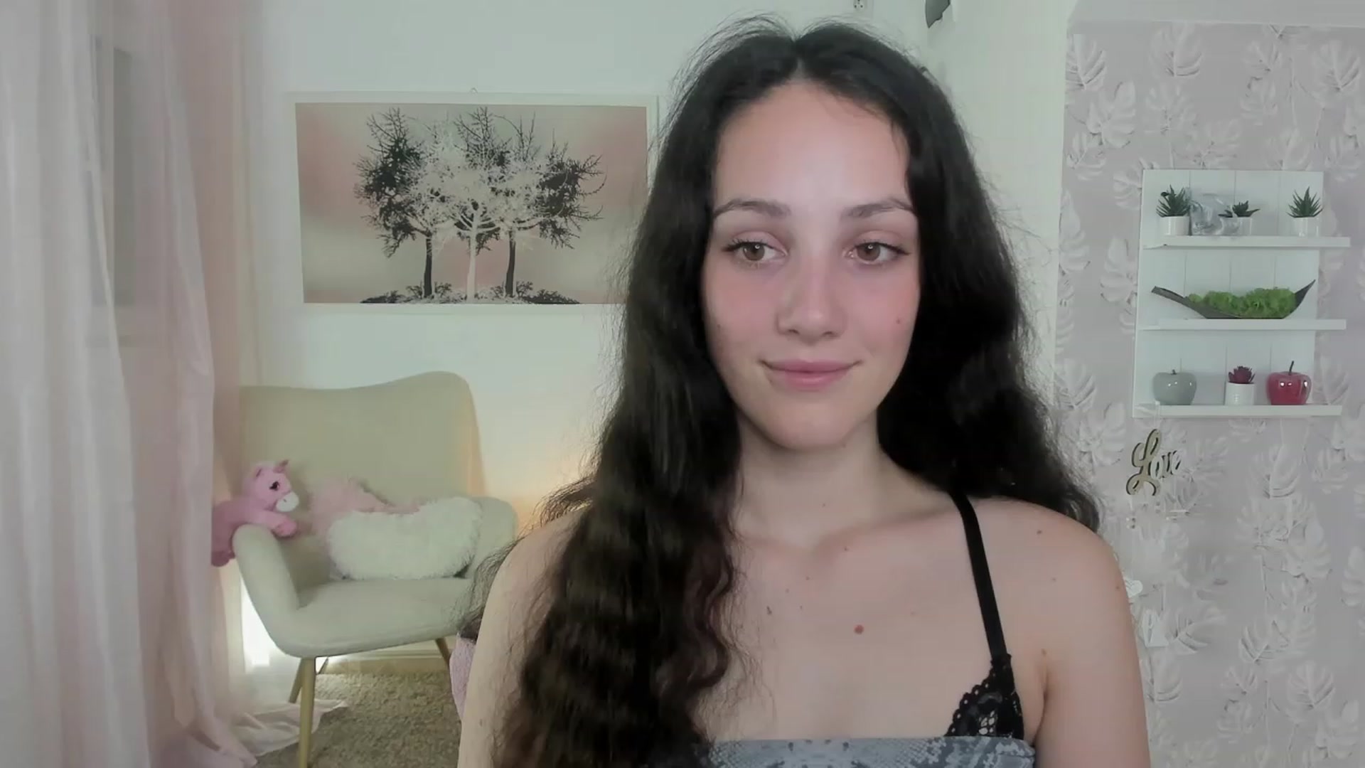 Gallery image thumbnail from Sophie_Rain18's myfreecams stream on, 06/02/2023, 14:10 image 7 of 20