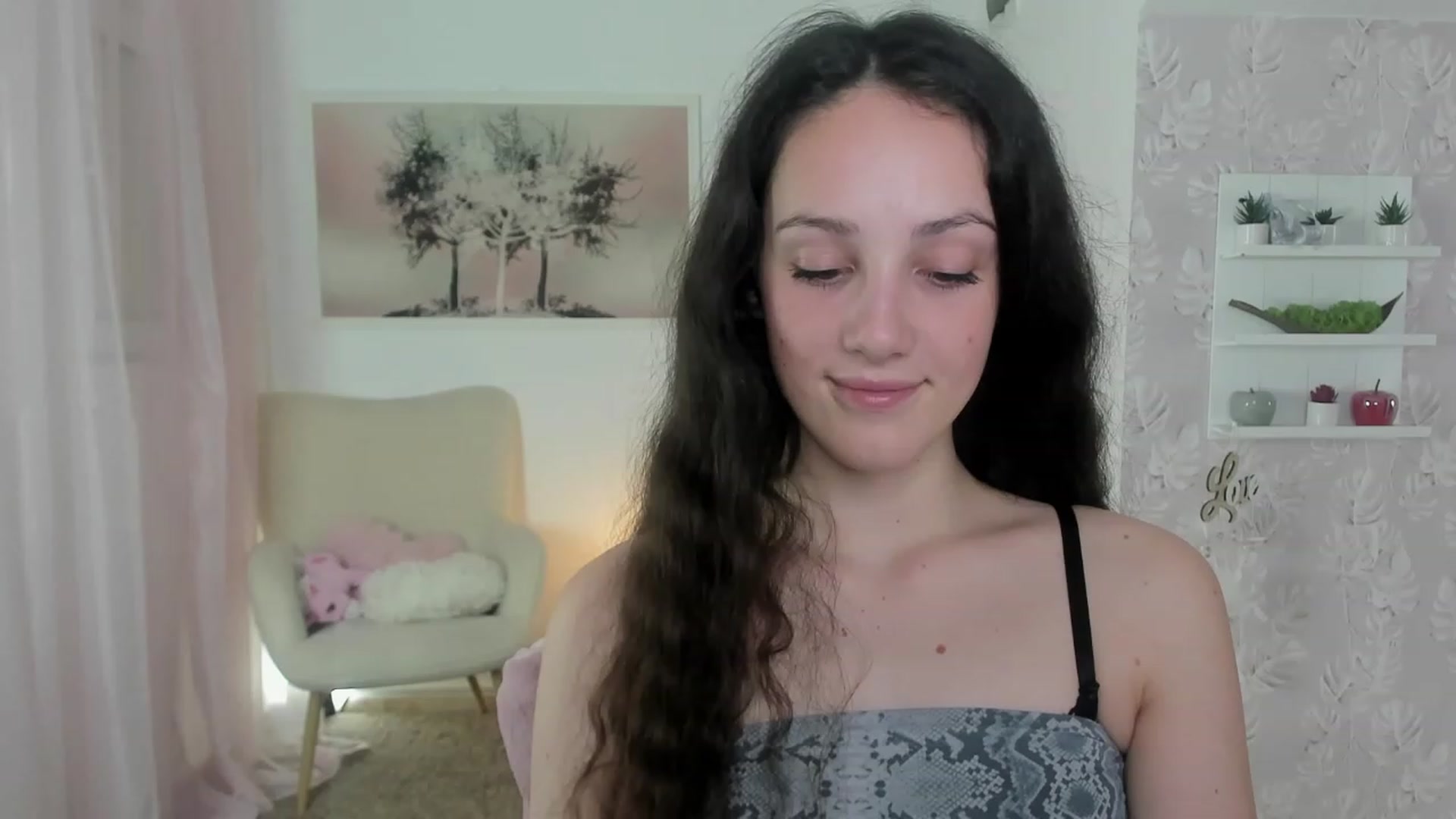 Gallery image thumbnail from Sophie_Rain18's myfreecams stream on, 06/02/2023, 15:13 image 6 of 20