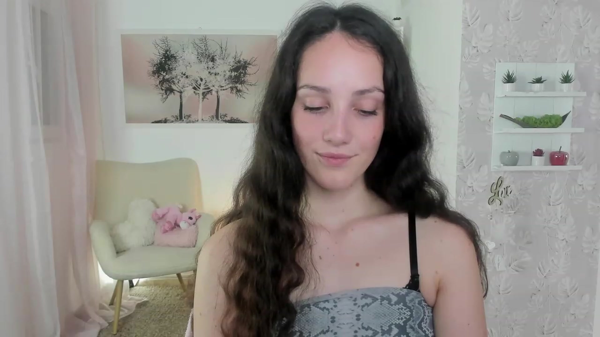 Gallery image thumbnail from Sophie_Rain18's myfreecams stream on, 06/02/2023, 17:59 image 13 of 20