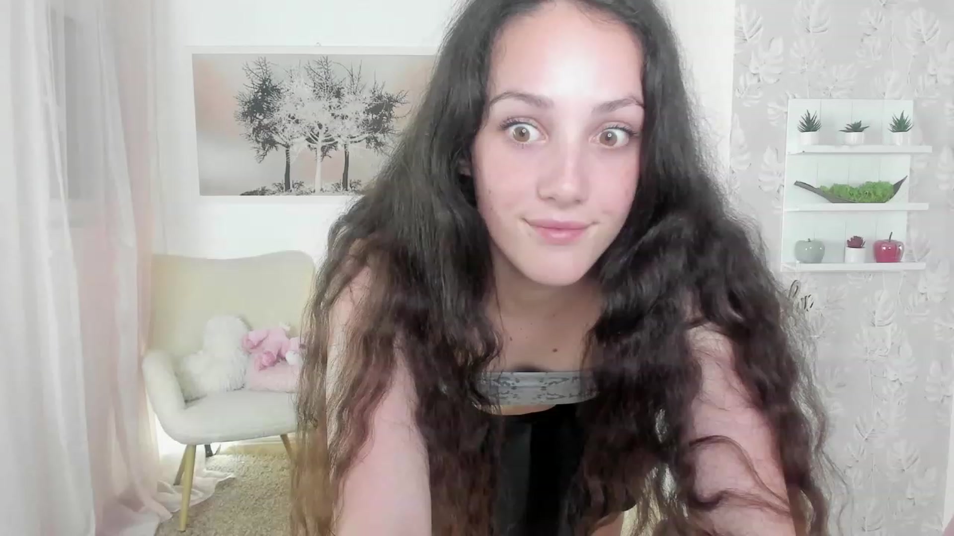 Gallery image thumbnail from Sophie_Rain18's myfreecams stream on, 06/02/2023, 17:59 image 3 of 20