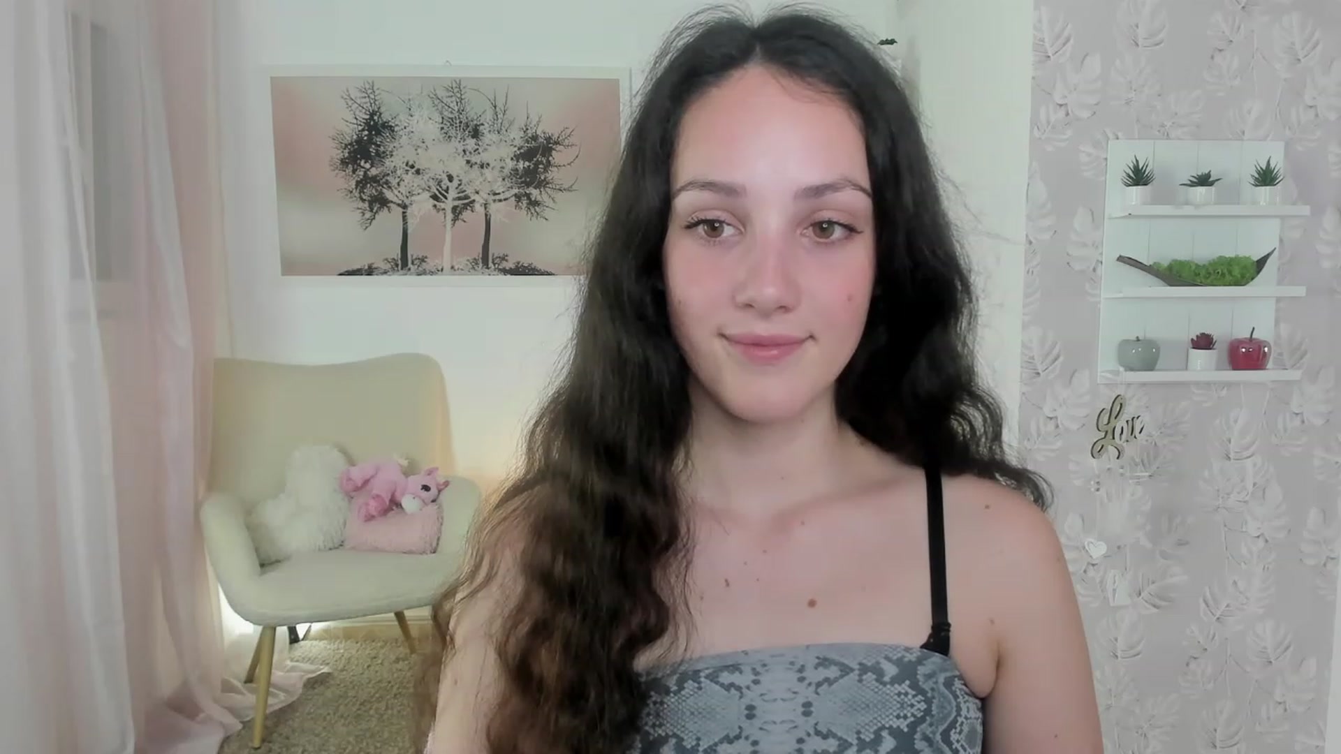 Gallery image thumbnail from Sophie_Rain18's myfreecams stream on, 06/02/2023, 17:59 image 10 of 20