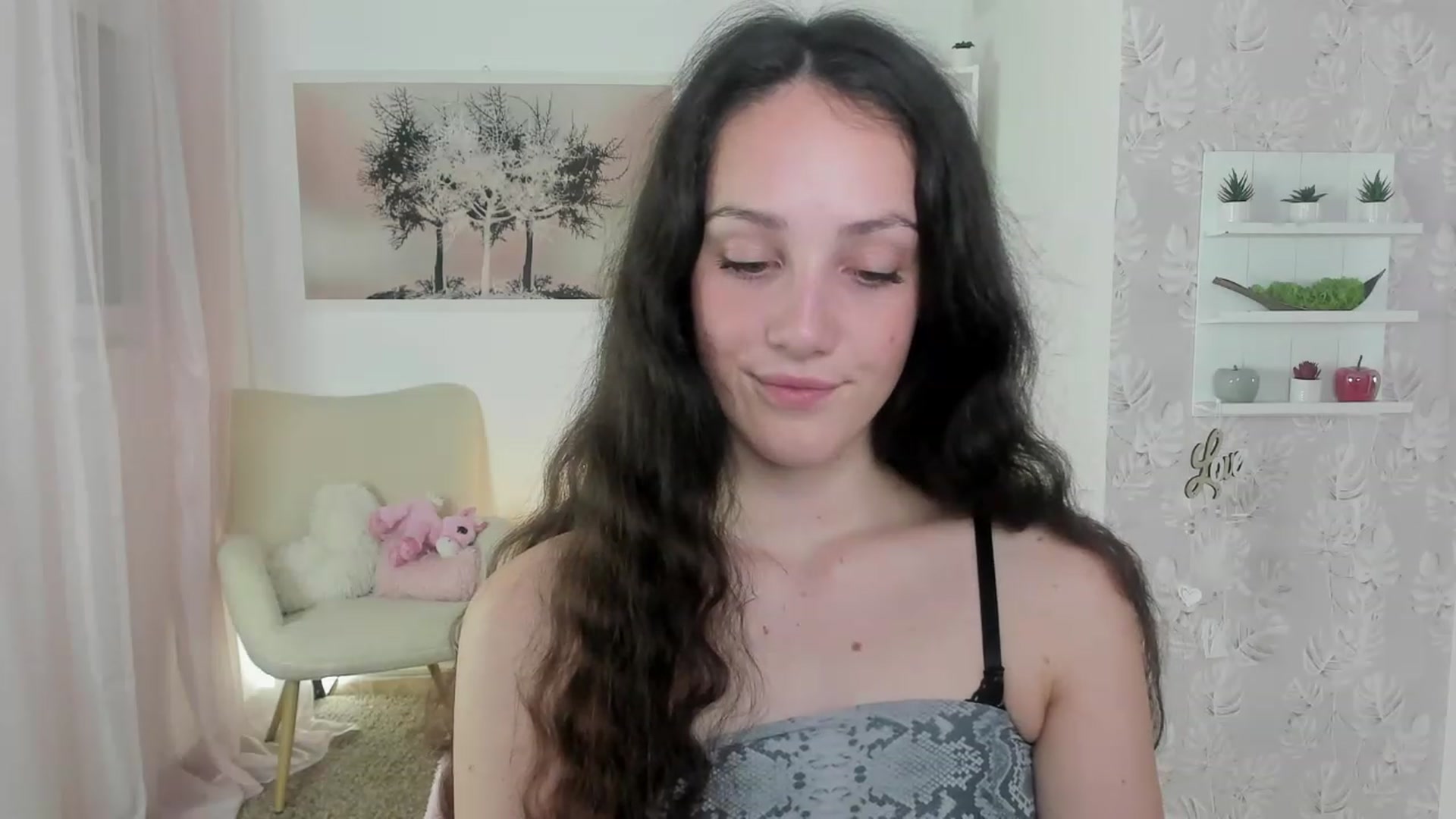 Gallery image thumbnail from Sophie_Rain18's myfreecams stream on, 06/02/2023, 17:59 image 14 of 20