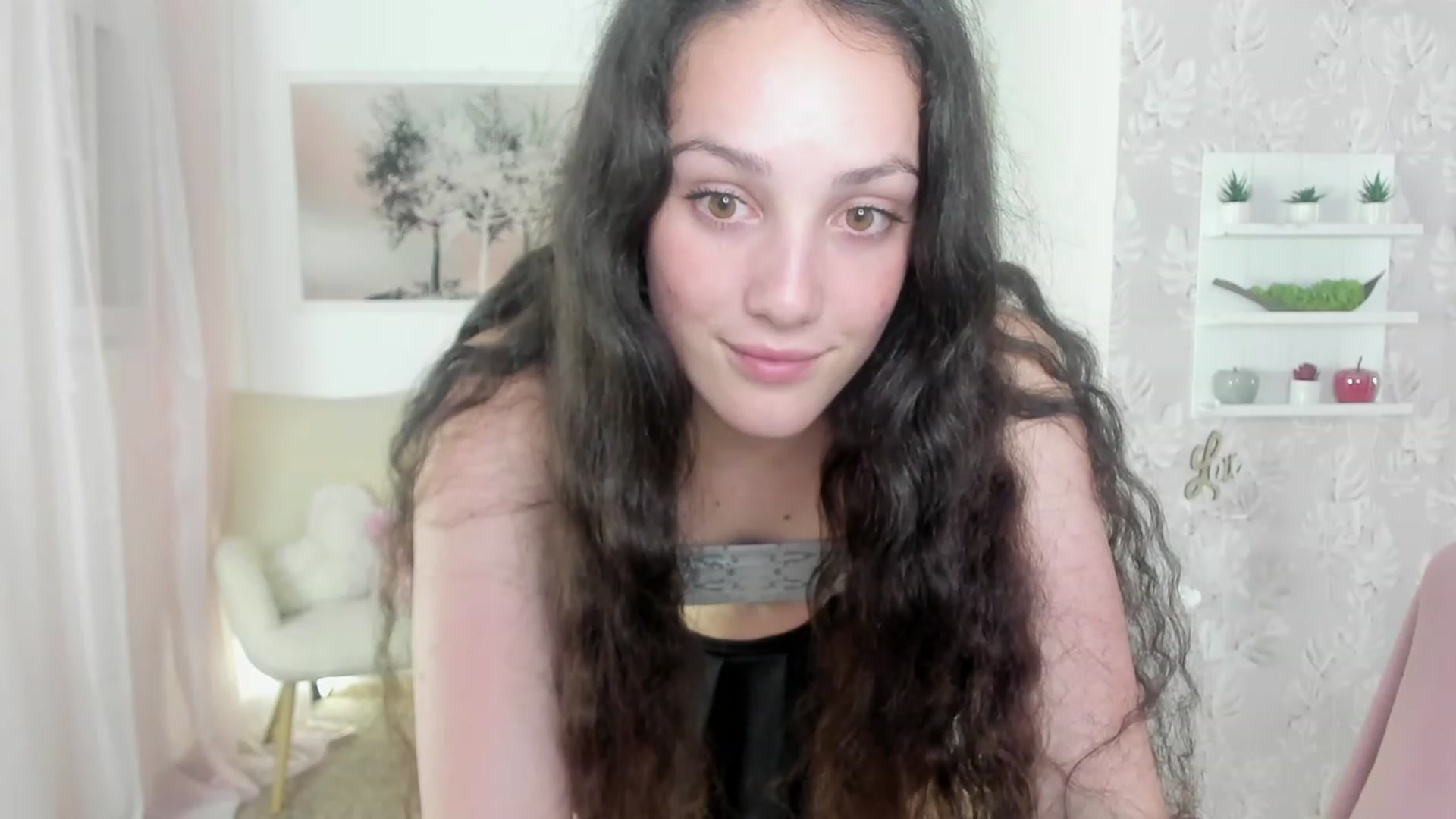 Gallery image thumbnail from Sophie_Rain18's myfreecams stream on, 06/02/2023, 17:59 image 7 of 20
