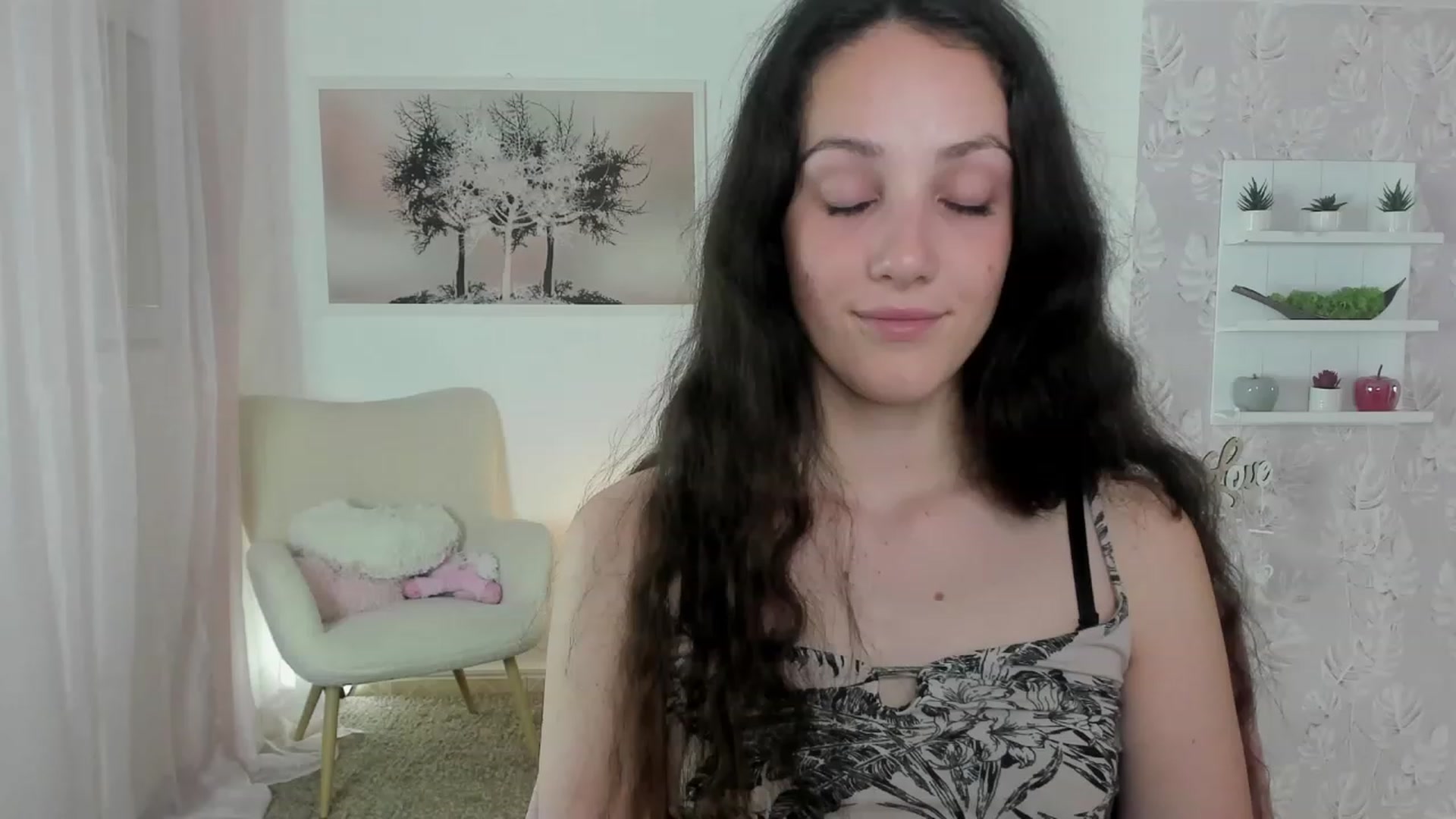 Gallery image thumbnail from Sophie_Rain18's myfreecams stream on, 06/03/2023, 15:22 image 16 of 20