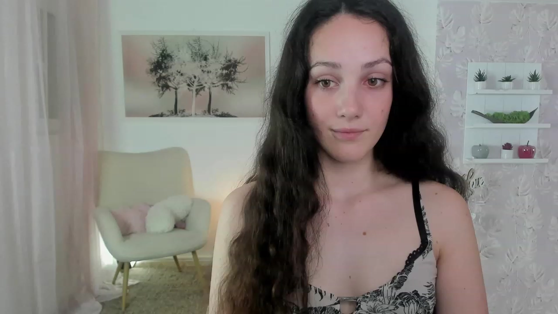 Gallery image thumbnail from Sophie_Rain18's myfreecams stream on, 06/03/2023, 18:13 image 3 of 20