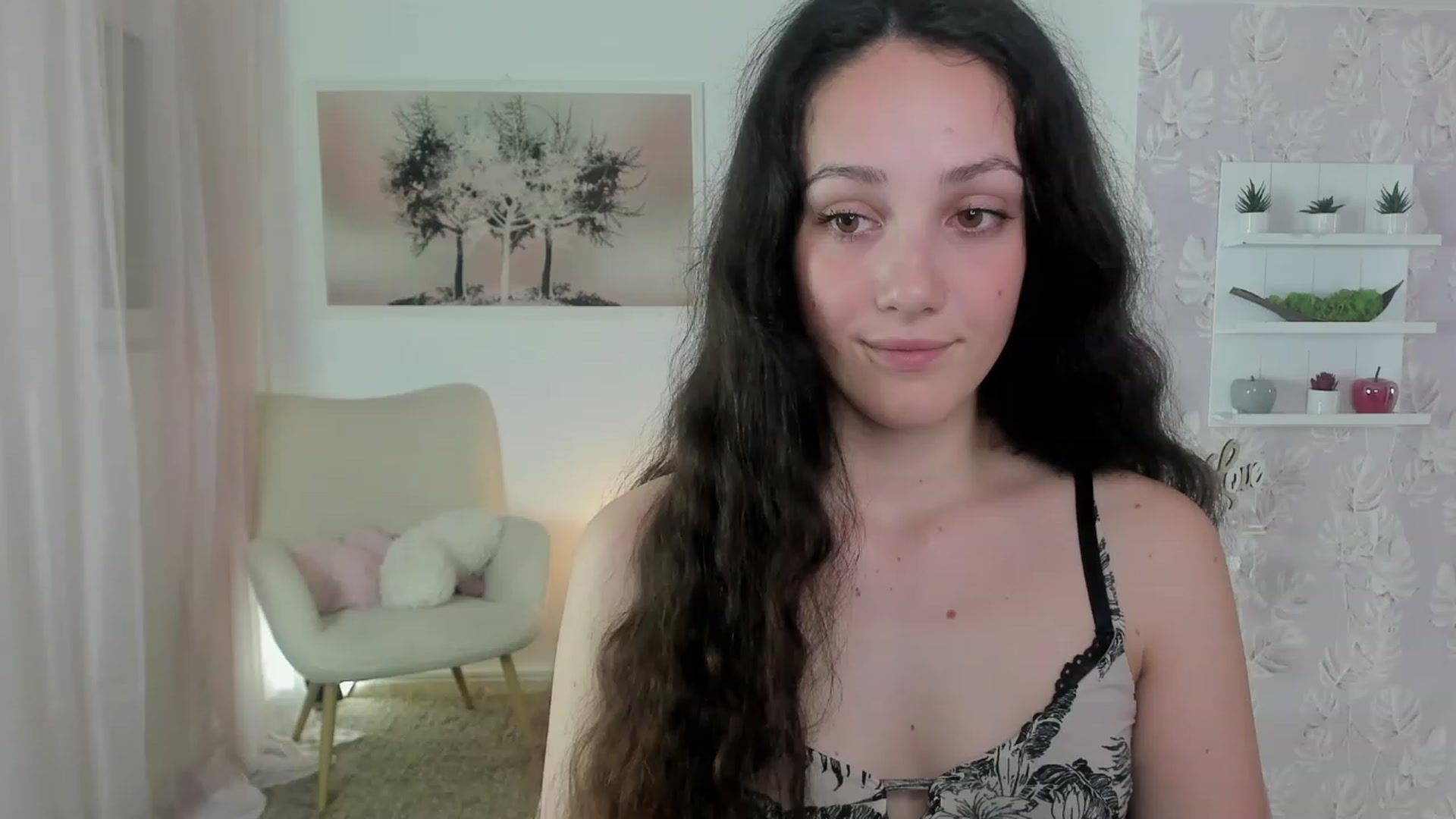 Gallery image thumbnail from Sophie_Rain18's myfreecams stream on, 06/03/2023, 18:13 image 4 of 20