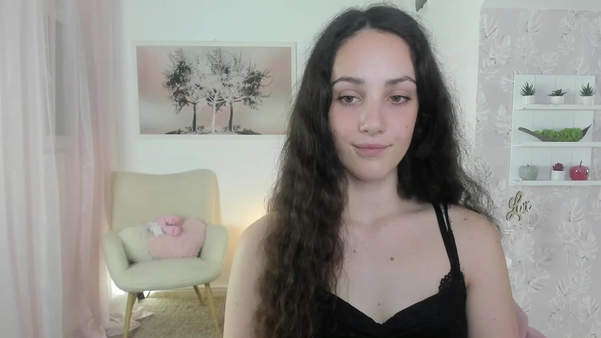 Gallery image thumbnail from Sophie_Rain18's myfreecams stream on, 06/06/2023, 14:31 image 13 of 20