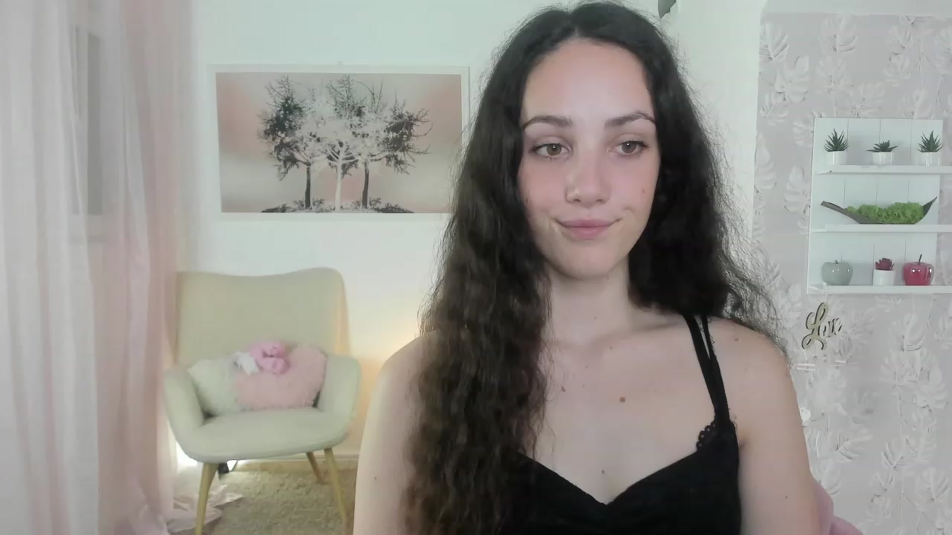 Gallery image thumbnail from Sophie_Rain18's myfreecams stream on, 06/06/2023, 14:31 image 15 of 20