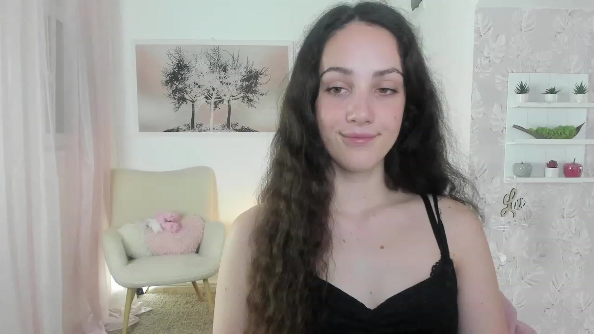 Gallery image thumbnail from Sophie_Rain18's myfreecams stream on, 06/06/2023, 14:31 image 6 of 20
