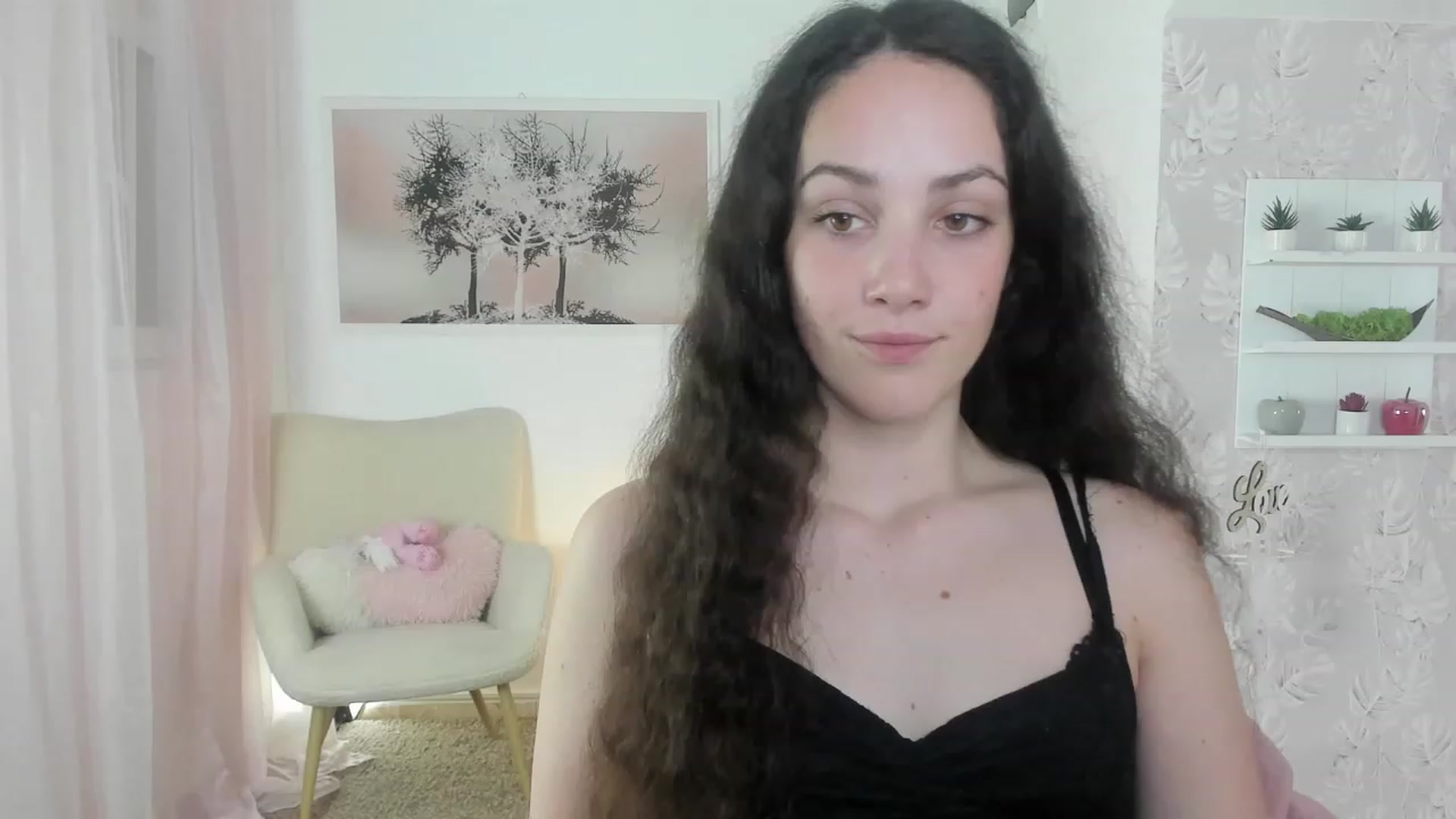 Gallery image thumbnail from Sophie_Rain18's myfreecams stream on, 06/06/2023, 14:31 image 5 of 20