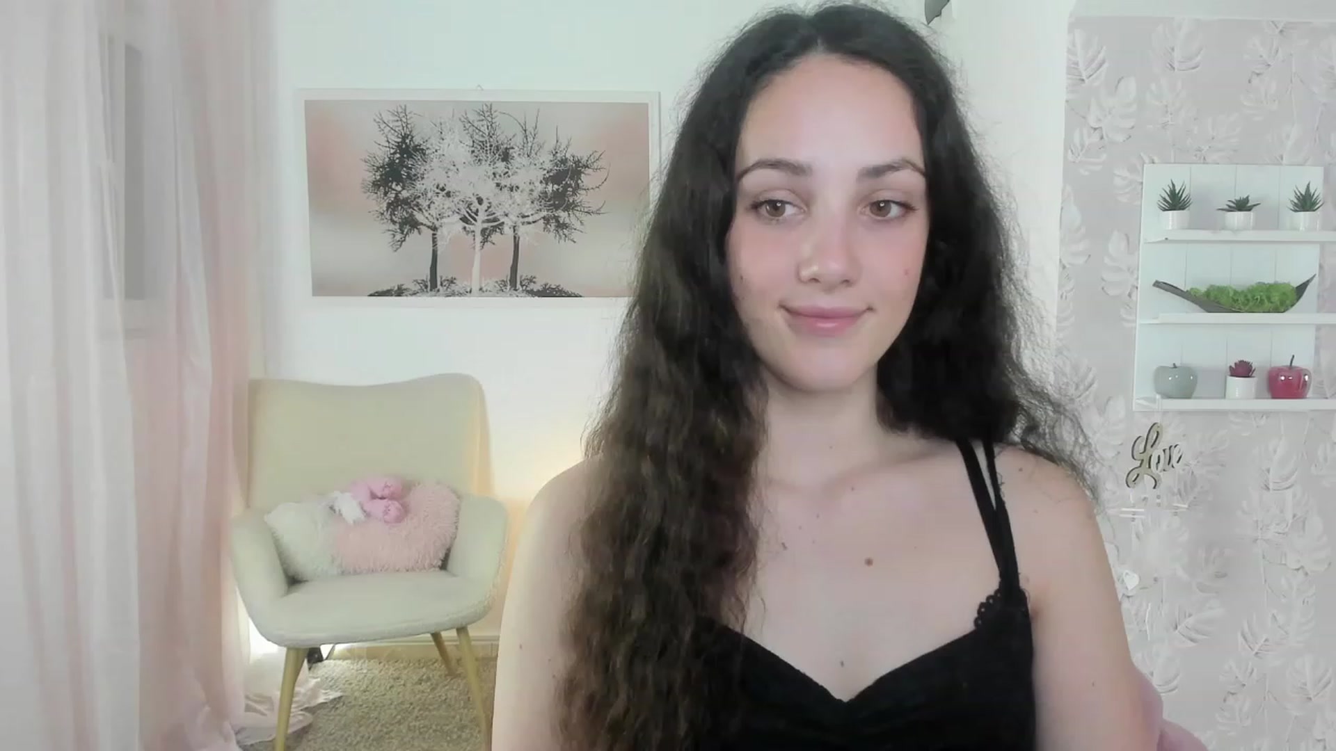 Gallery image thumbnail from Sophie_Rain18's myfreecams stream on, 06/06/2023, 14:31 image 7 of 20