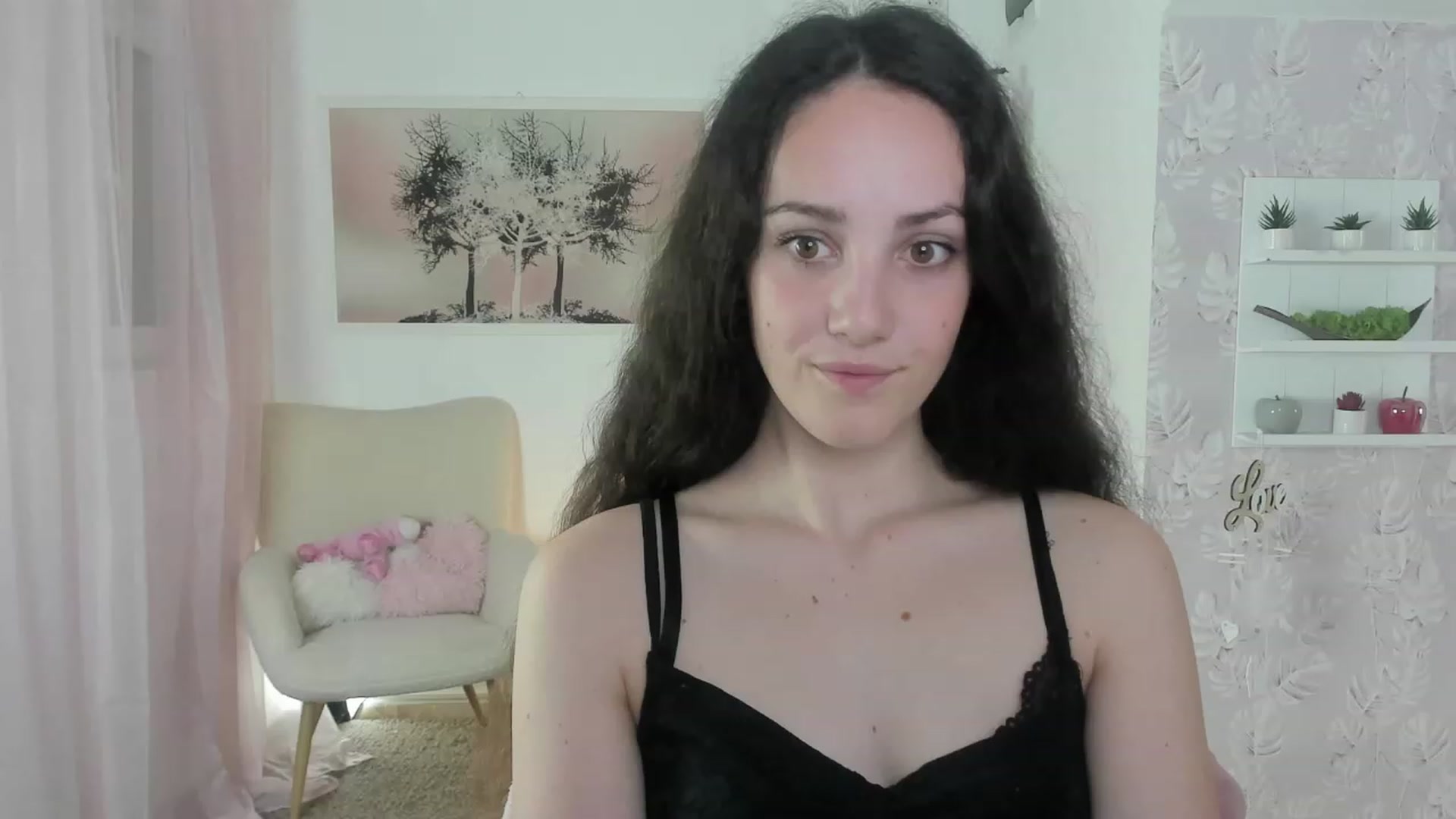 Gallery image thumbnail from Sophie_Rain18's myfreecams stream on, 06/06/2023, 16:47 image 9 of 20