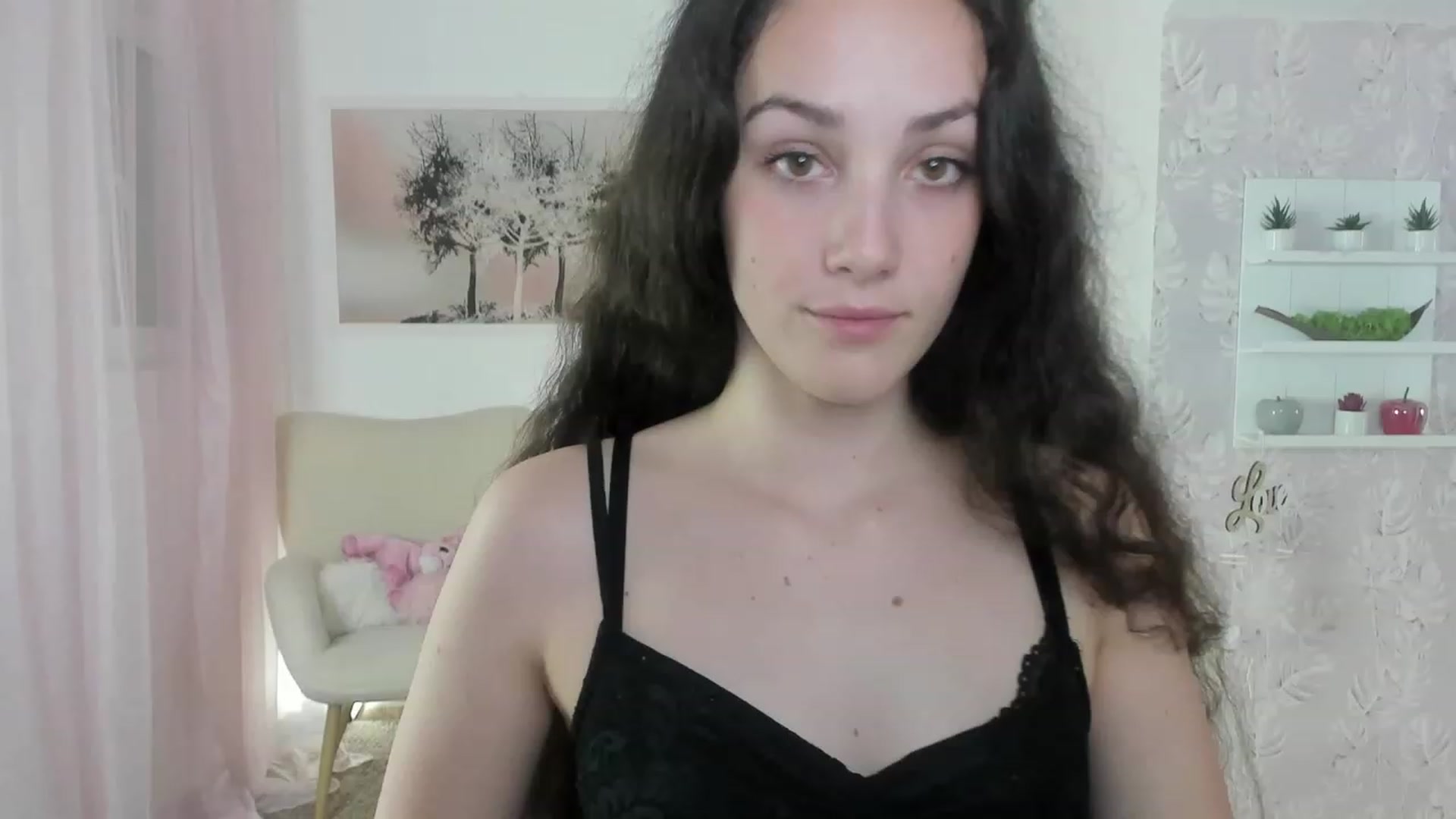 Gallery image thumbnail from Sophie_Rain18's myfreecams stream on, 06/06/2023, 17:19 image 19 of 20