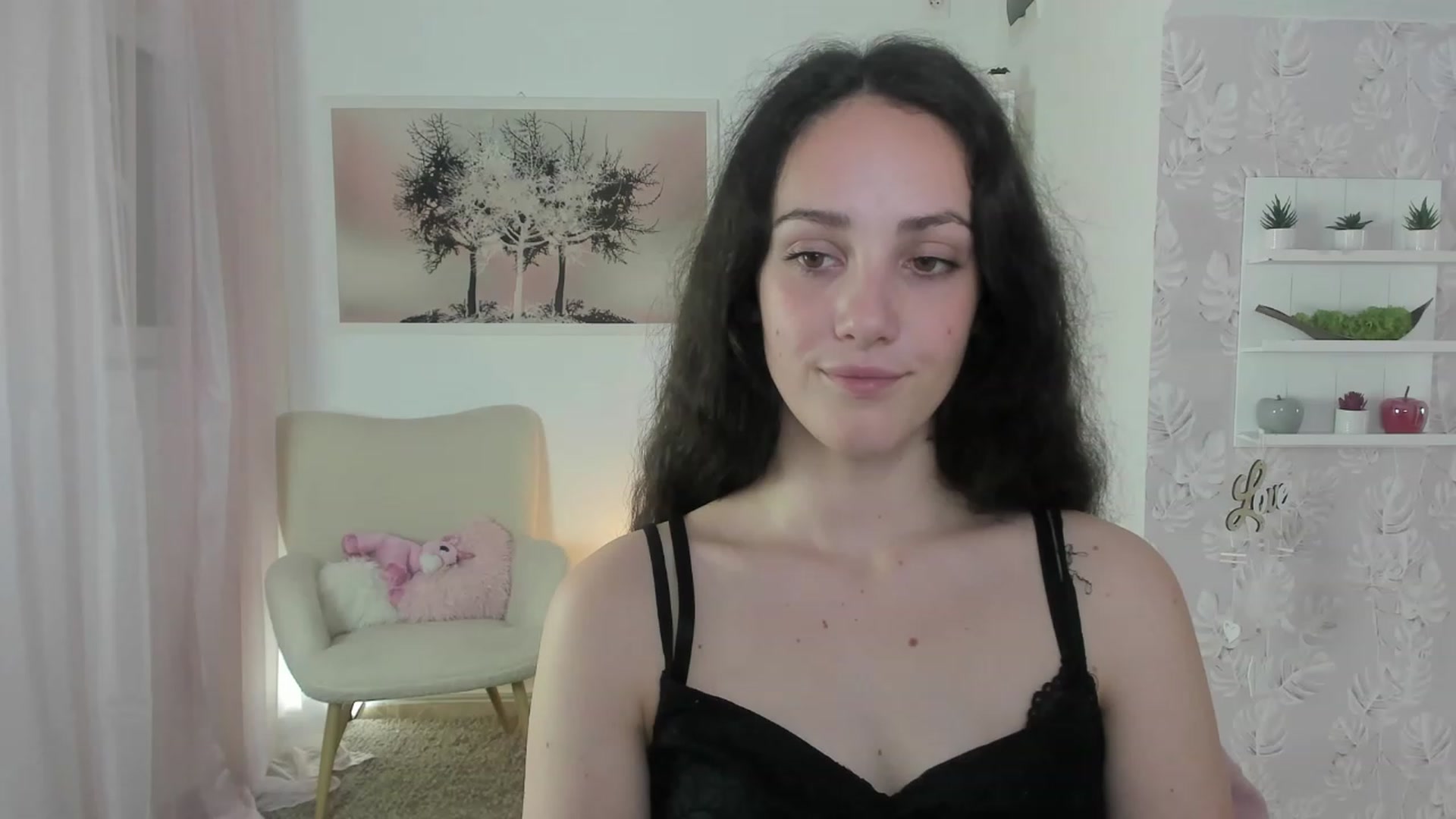 Gallery image thumbnail from Sophie_Rain18's myfreecams stream on, 06/06/2023, 17:19 image 13 of 20
