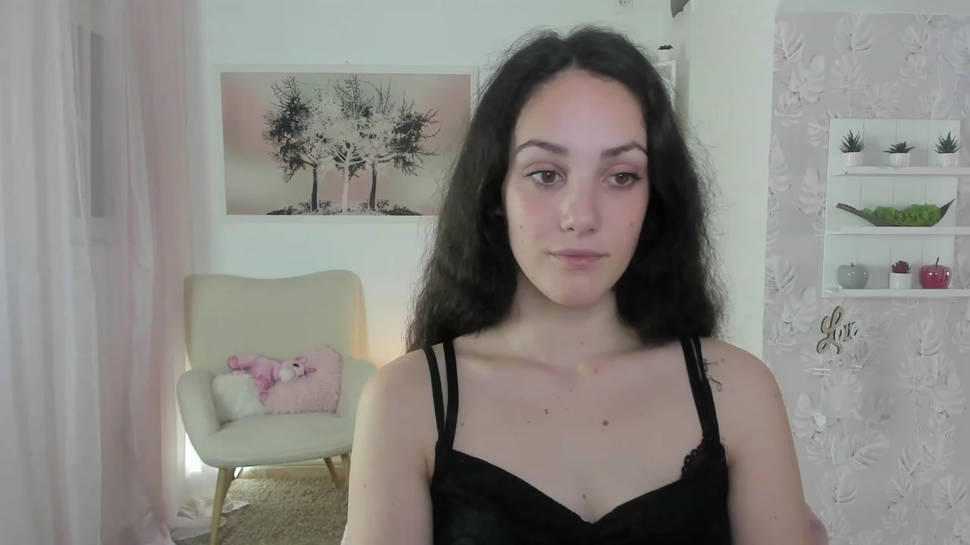 Gallery image thumbnail from Sophie_Rain18's myfreecams stream on, 06/06/2023, 17:19 image 15 of 20