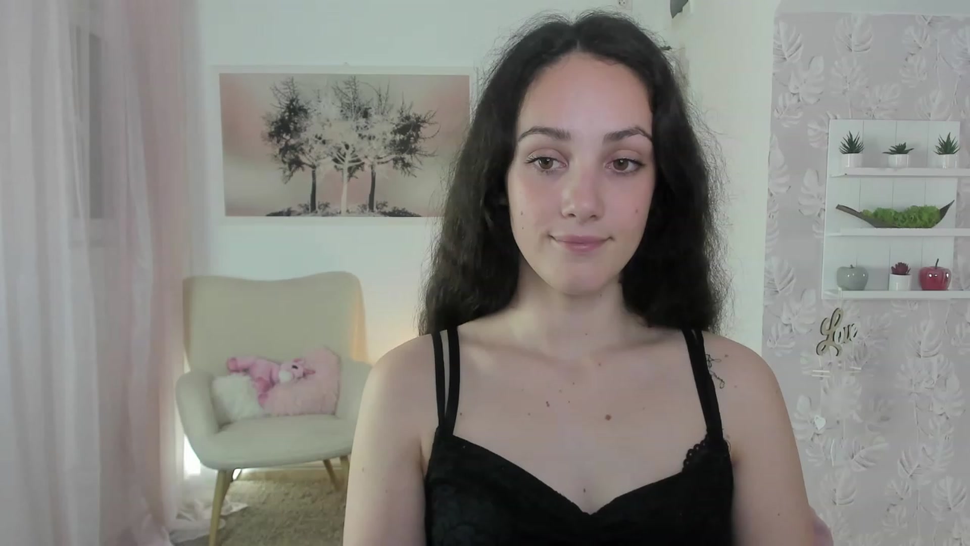 Gallery image thumbnail from Sophie_Rain18's myfreecams stream on, 06/06/2023, 17:19 image 9 of 20