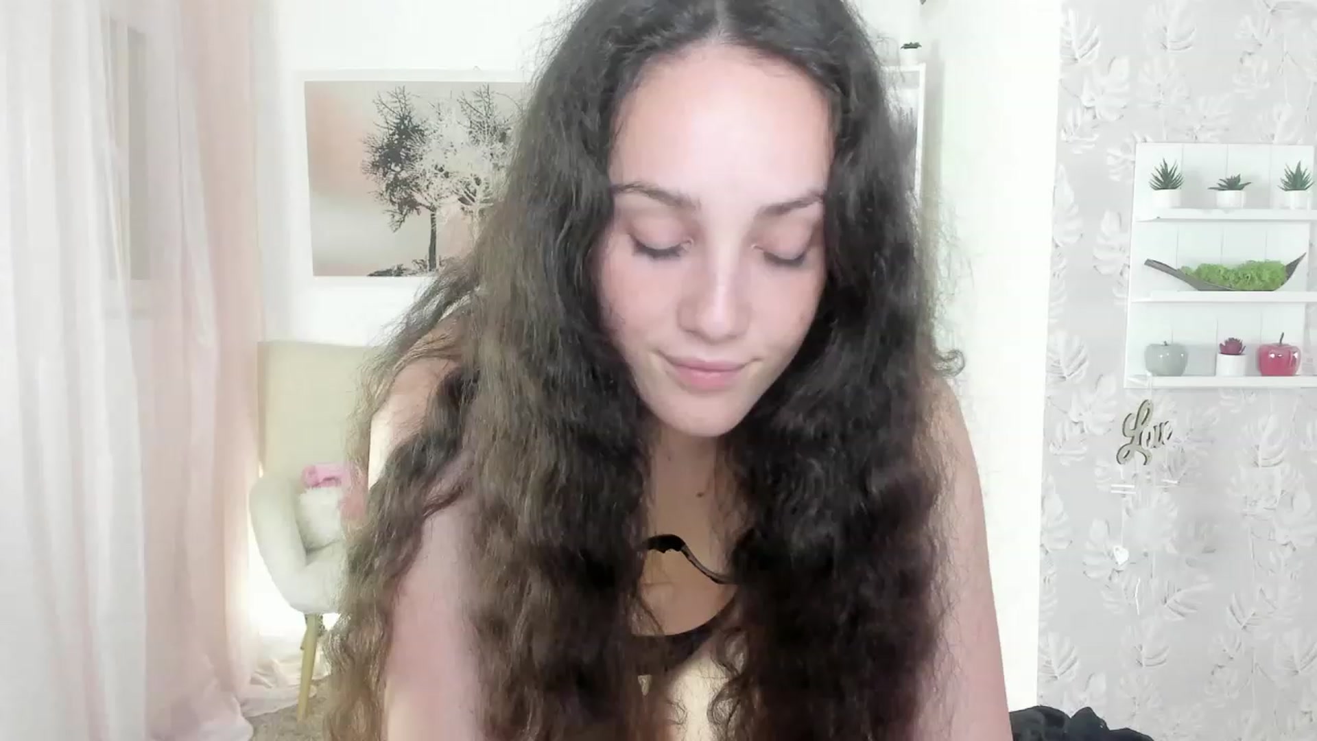 Gallery image thumbnail from Sophie_Rain18's myfreecams stream on, 06/06/2023, 17:59 image 8 of 20