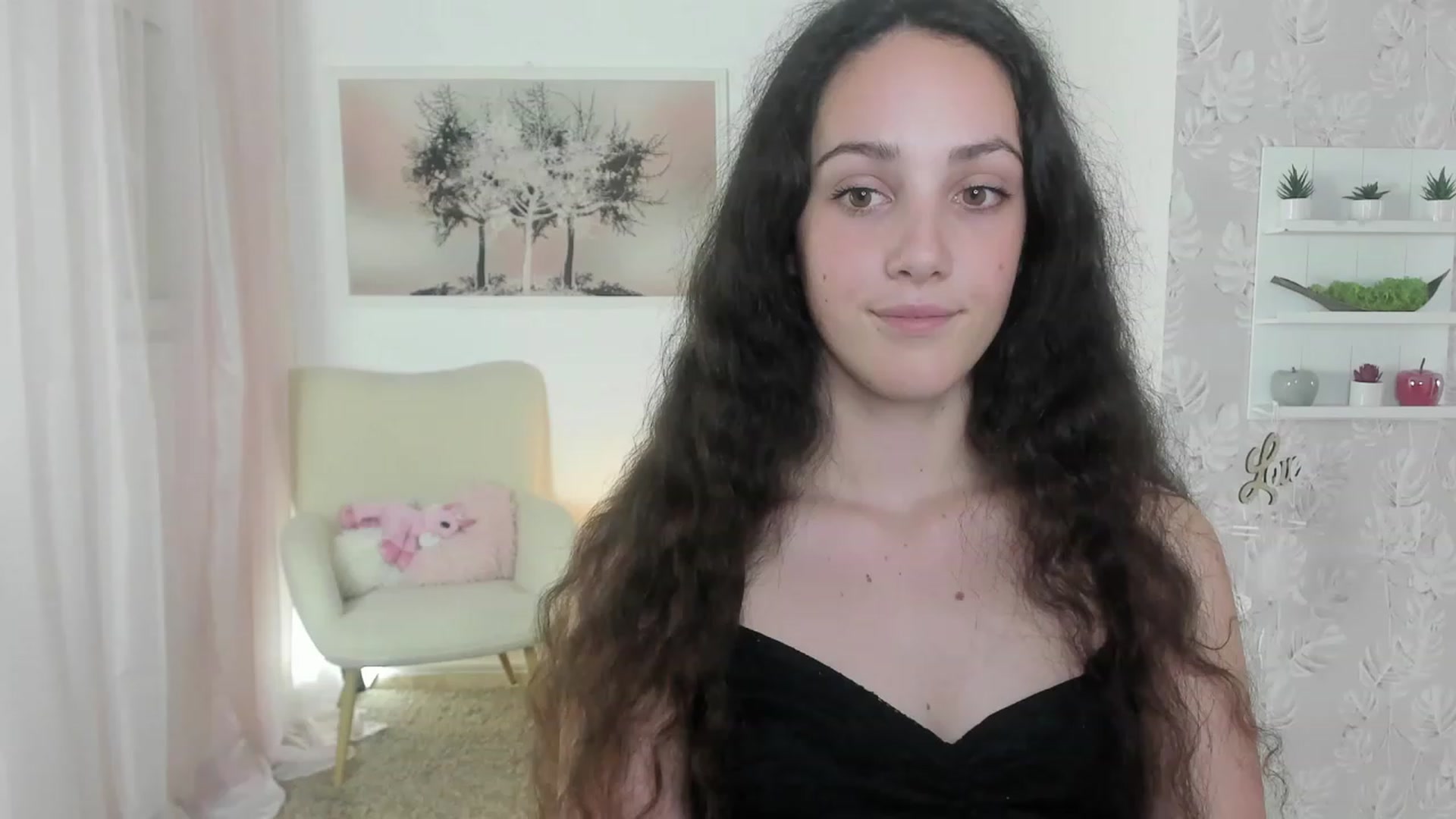 Gallery image thumbnail from Sophie_Rain18's myfreecams stream on, 06/06/2023, 18:39 image 3 of 20
