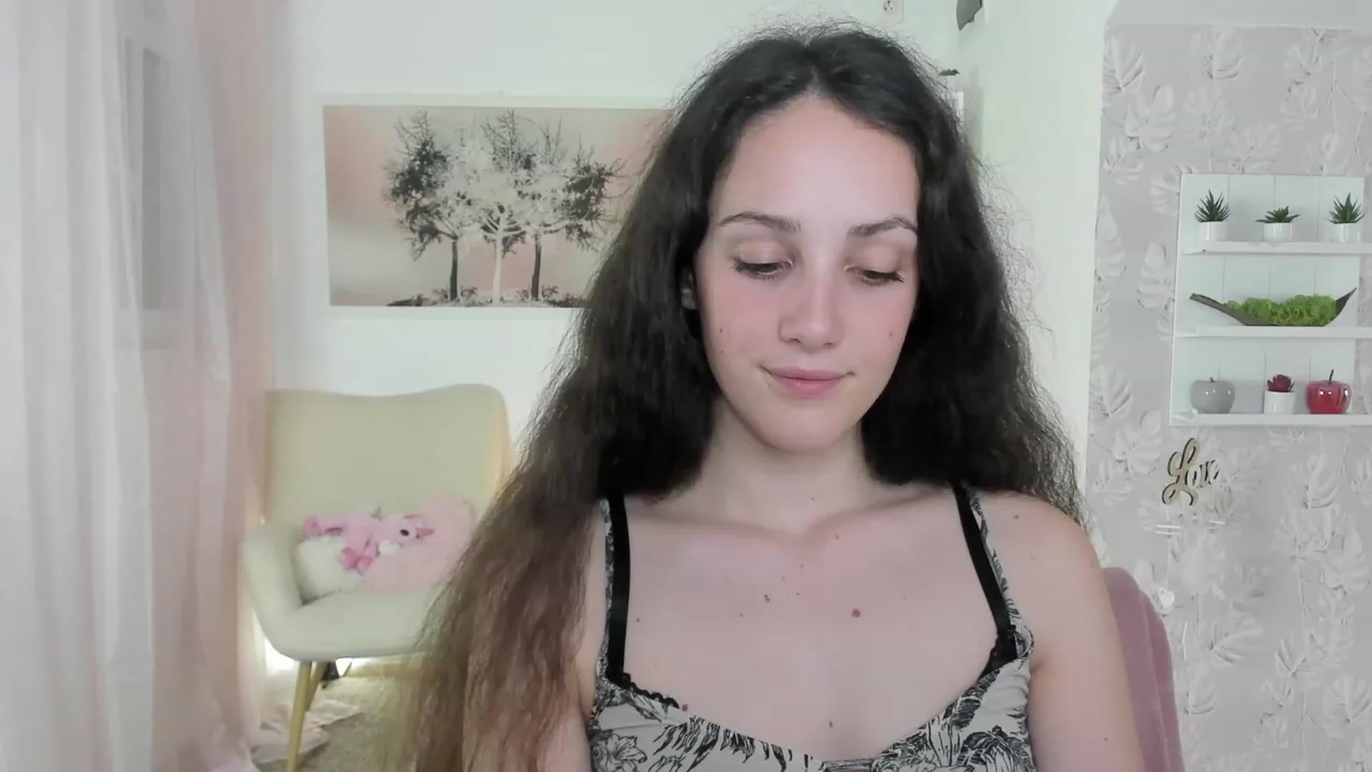 Gallery image thumbnail from Sophie_Rain18's myfreecams stream on, 06/07/2023, 17:10 image 17 of 20