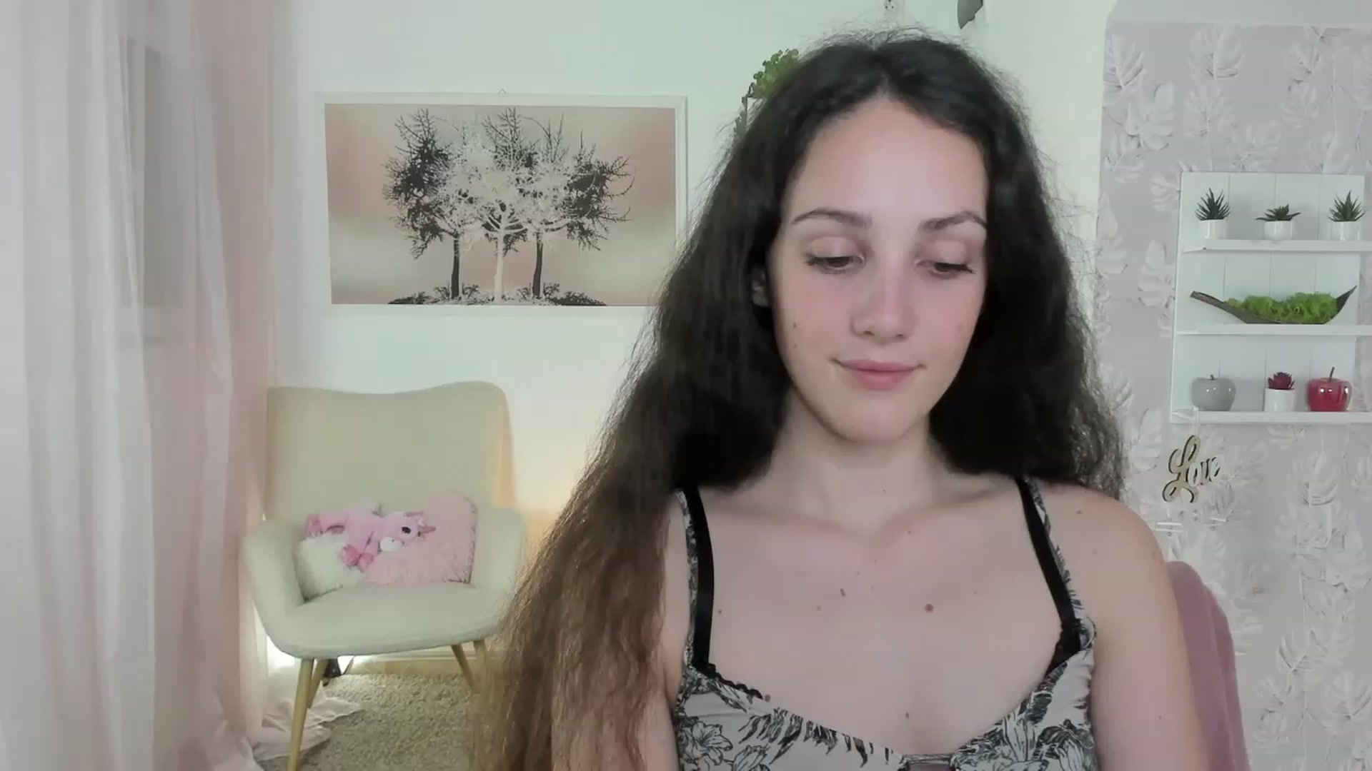 Gallery image thumbnail from Sophie_Rain18's myfreecams stream on, 06/07/2023, 17:10 image 16 of 20