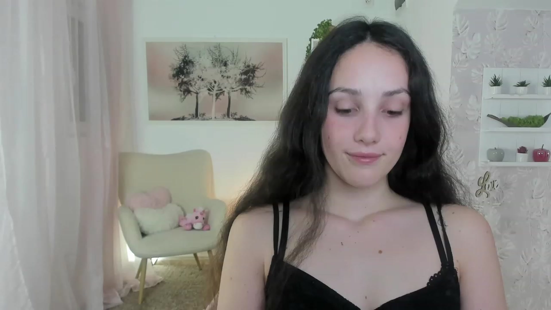 Gallery image thumbnail from Sophie_Rain18's myfreecams stream on, 06/13/2023, 18:13 image 9 of 20