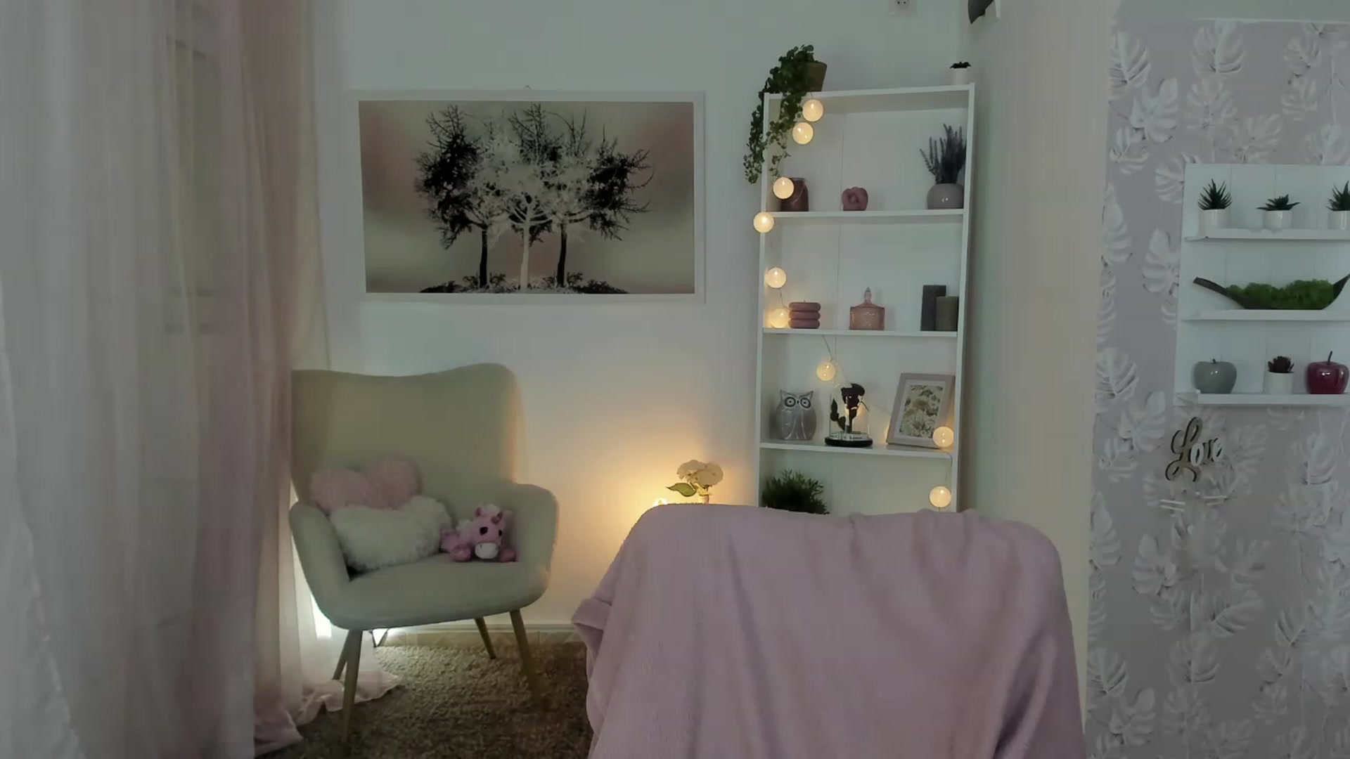 Gallery image thumbnail from Sophie_Rain18's myfreecams stream on, 06/13/2023, 18:13 image 18 of 20