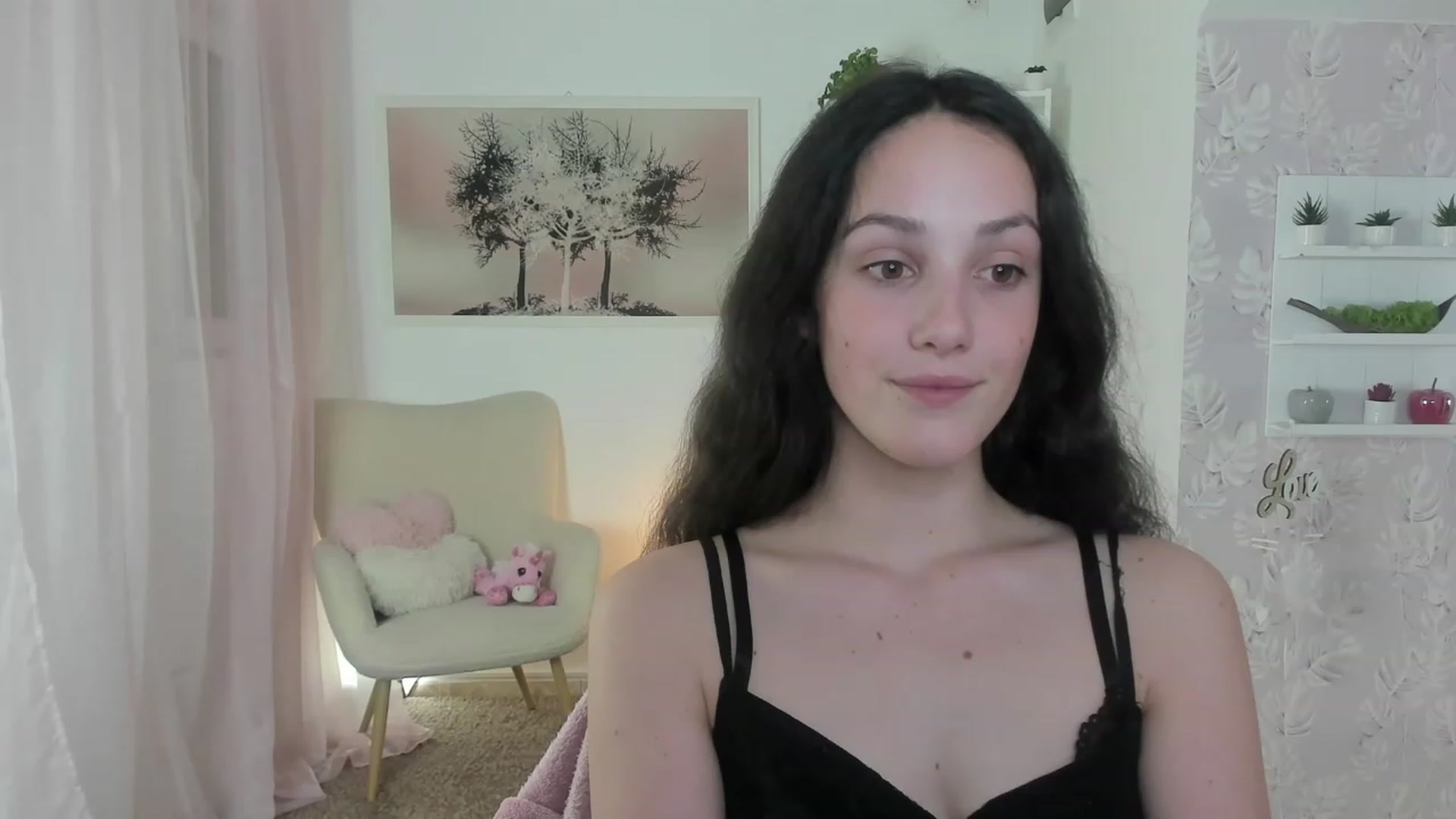 Gallery image thumbnail from Sophie_Rain18's myfreecams stream on, 06/13/2023, 18:40 image 14 of 20
