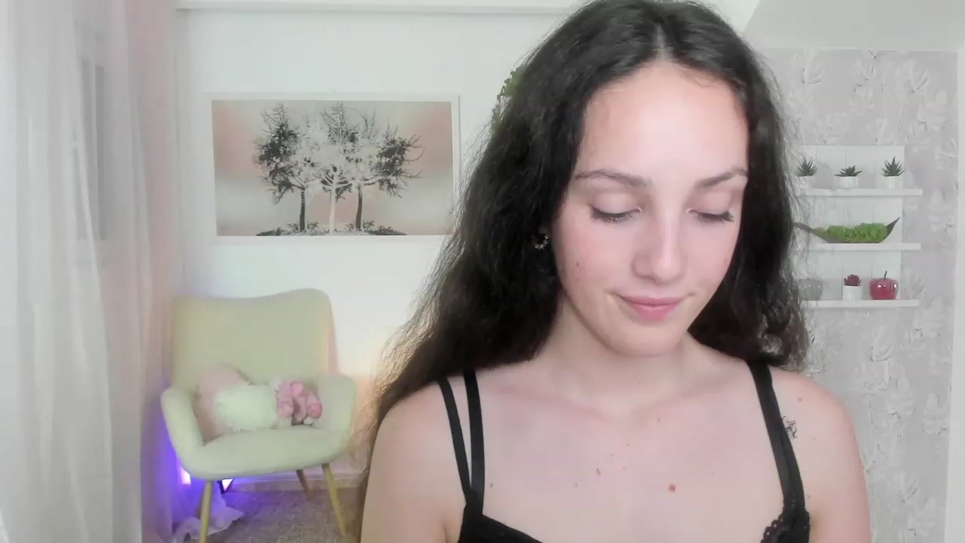 Gallery image thumbnail from Sophie_Rain18's myfreecams stream on, 06/14/2023, 17:01 image 3 of 20