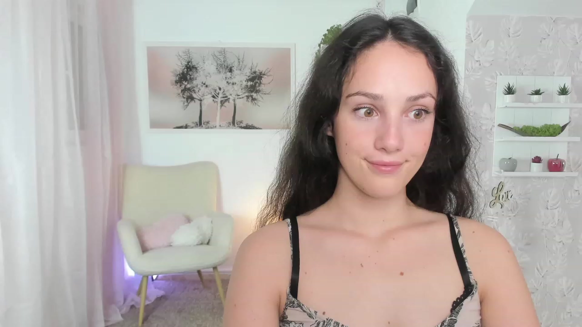 Gallery image thumbnail from Sophie_Rain18's myfreecams stream on, 06/19/2023, 14:06 image 16 of 20