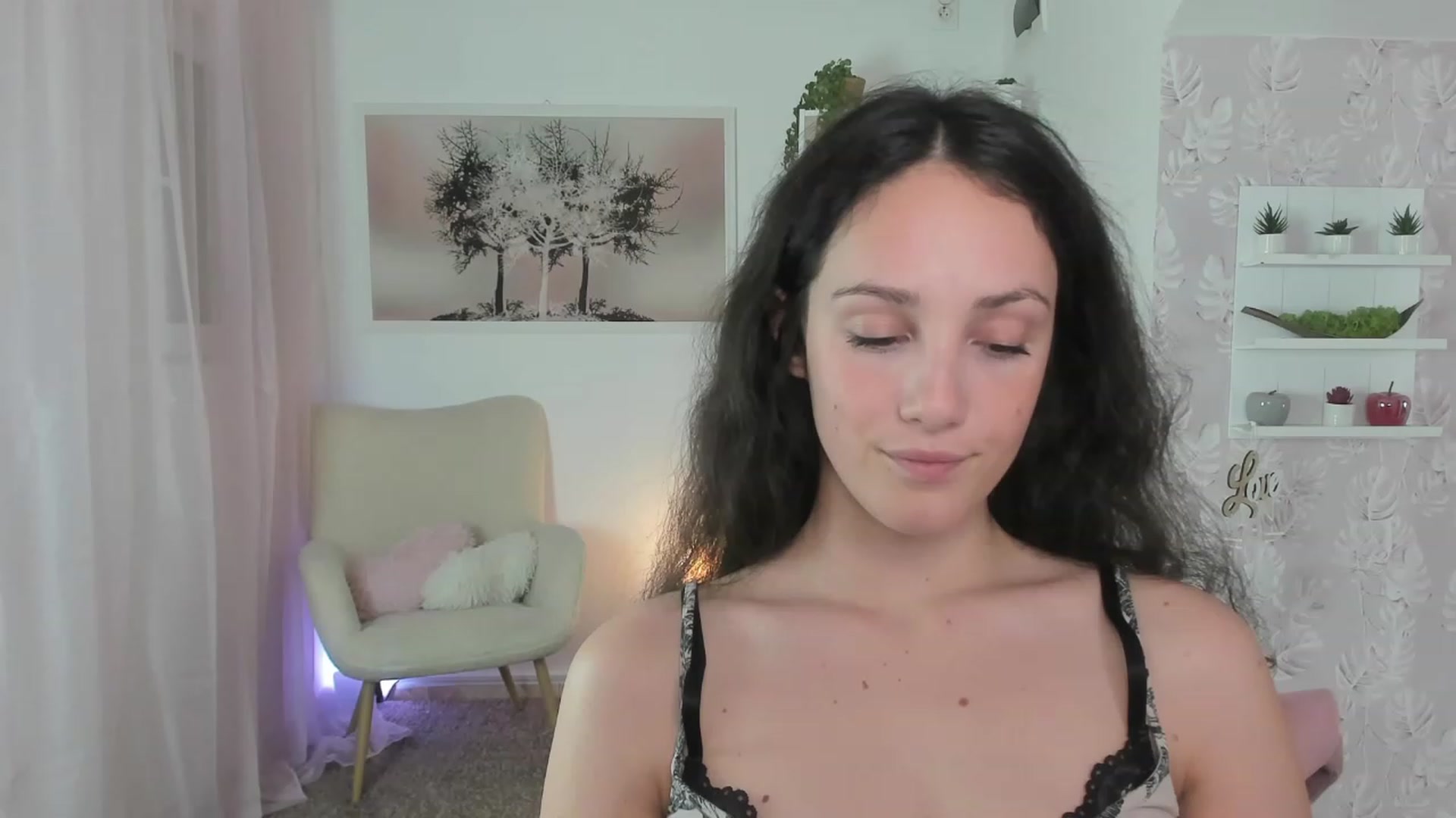 Gallery image thumbnail from Sophie_Rain18's myfreecams stream on, 06/19/2023, 17:38 image 18 of 20
