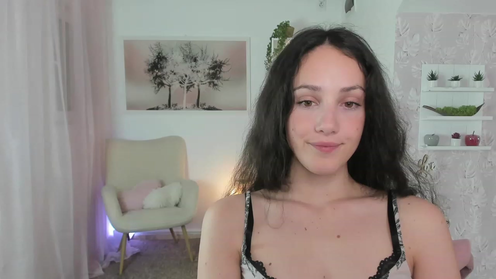 Gallery image thumbnail from Sophie_Rain18's myfreecams stream on, 06/19/2023, 17:38 image 12 of 20