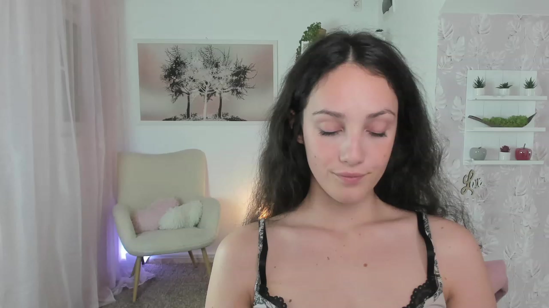 Gallery image thumbnail from Sophie_Rain18's myfreecams stream on, 06/19/2023, 17:38 image 17 of 20