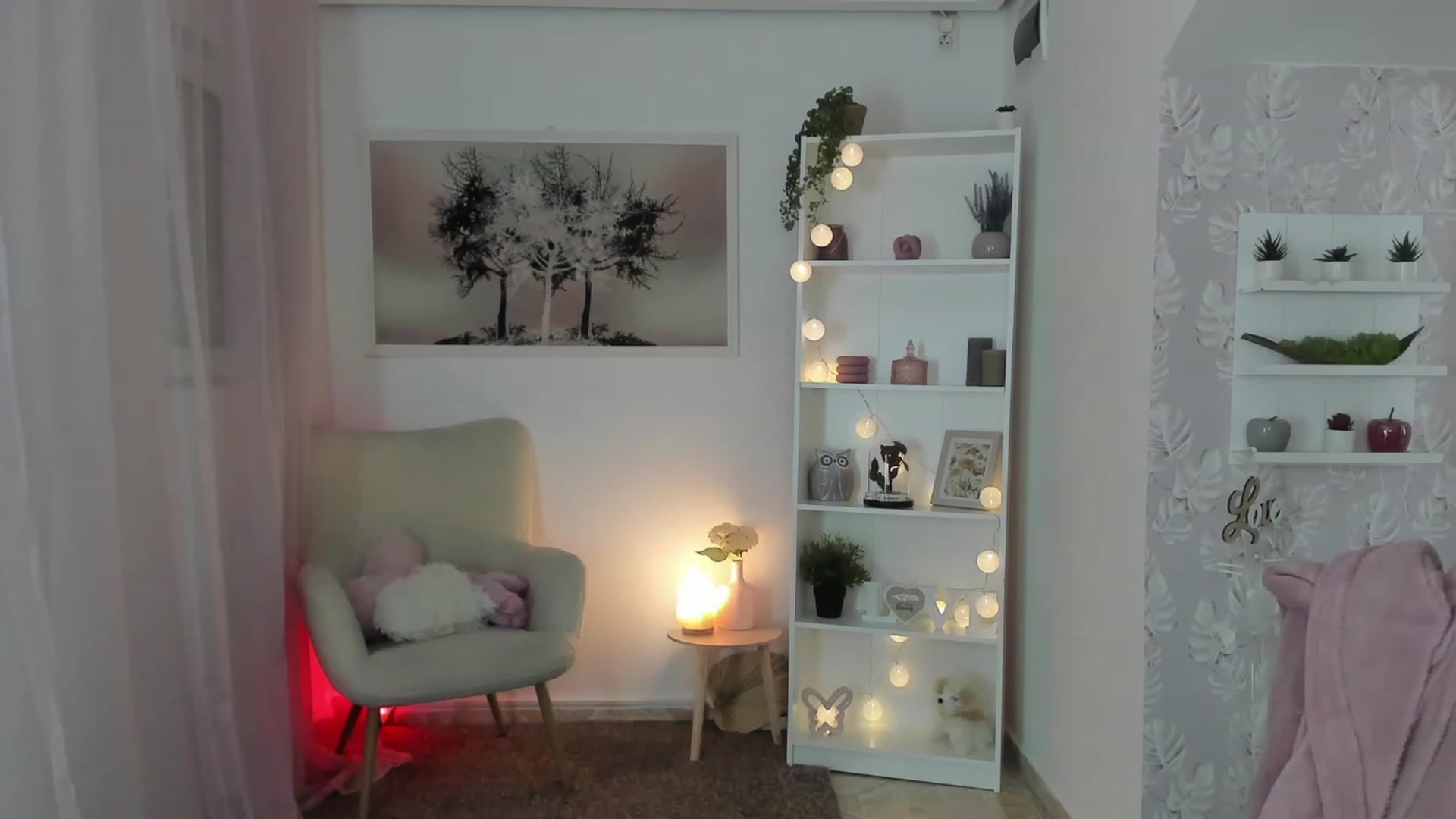 Gallery image thumbnail from Sophie_Rain18's myfreecams stream on, 06/21/2023, 15:57 image 8 of 20