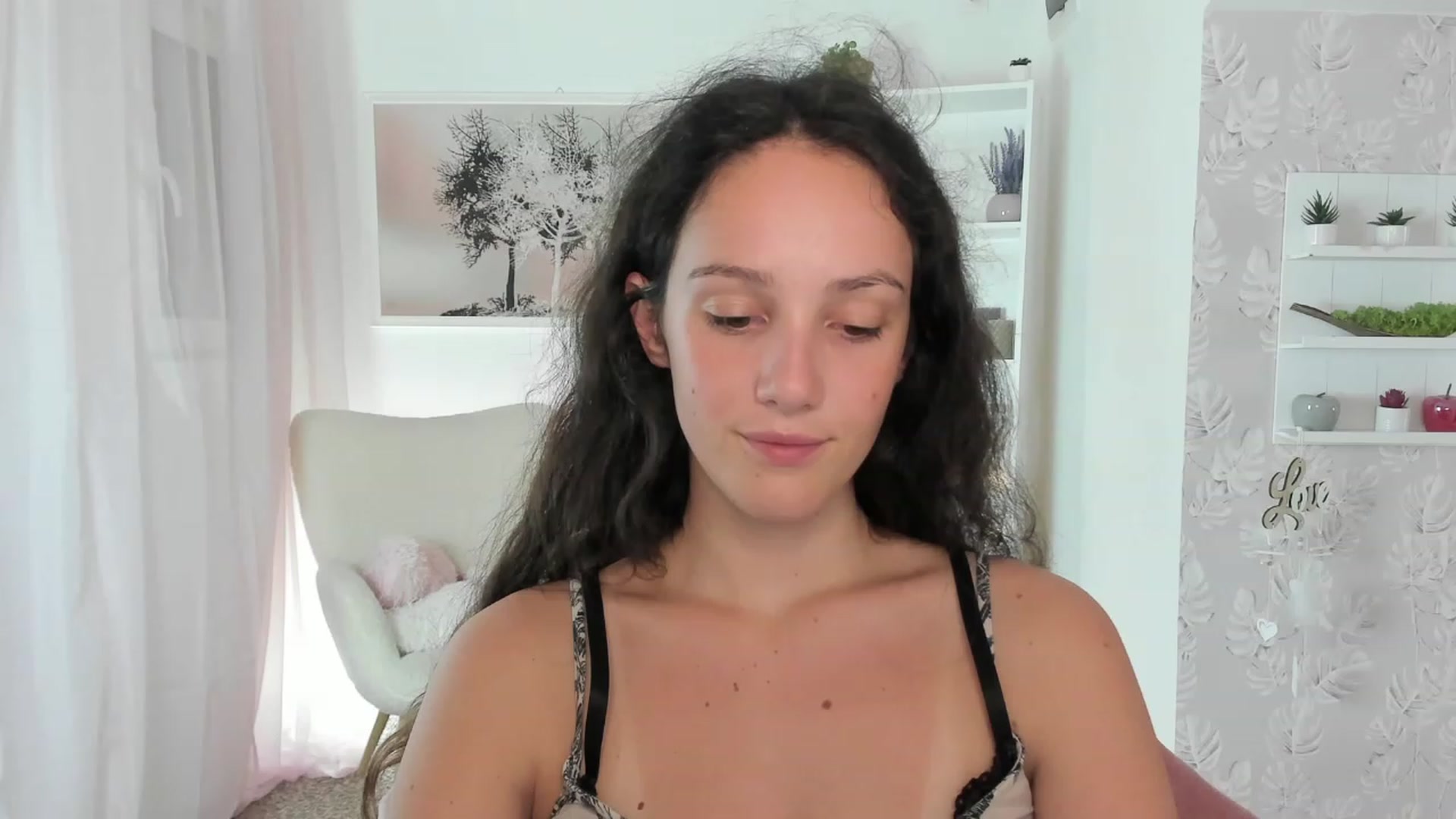 Gallery image thumbnail from Sophie_Rain18's myfreecams stream on, 07/25/2023, 18:28 image 17 of 20