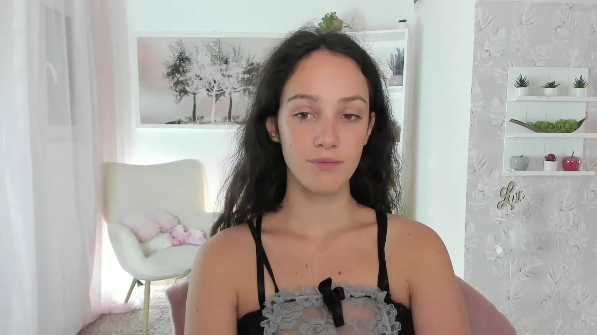 Gallery image thumbnail from Sophie_Rain18's myfreecams stream on, 07/26/2023, 16:38 image 4 of 20