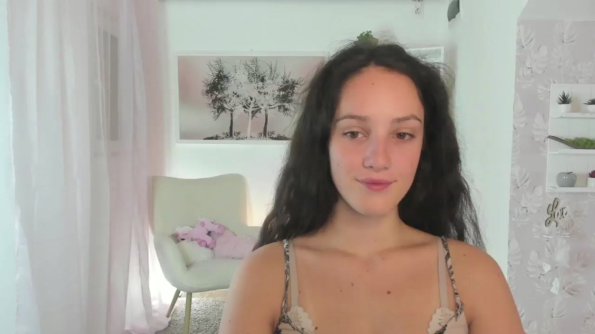 Gallery image thumbnail from Sophie_Rain18's myfreecams stream on, 08/08/2023, 13:47 image 15 of 20