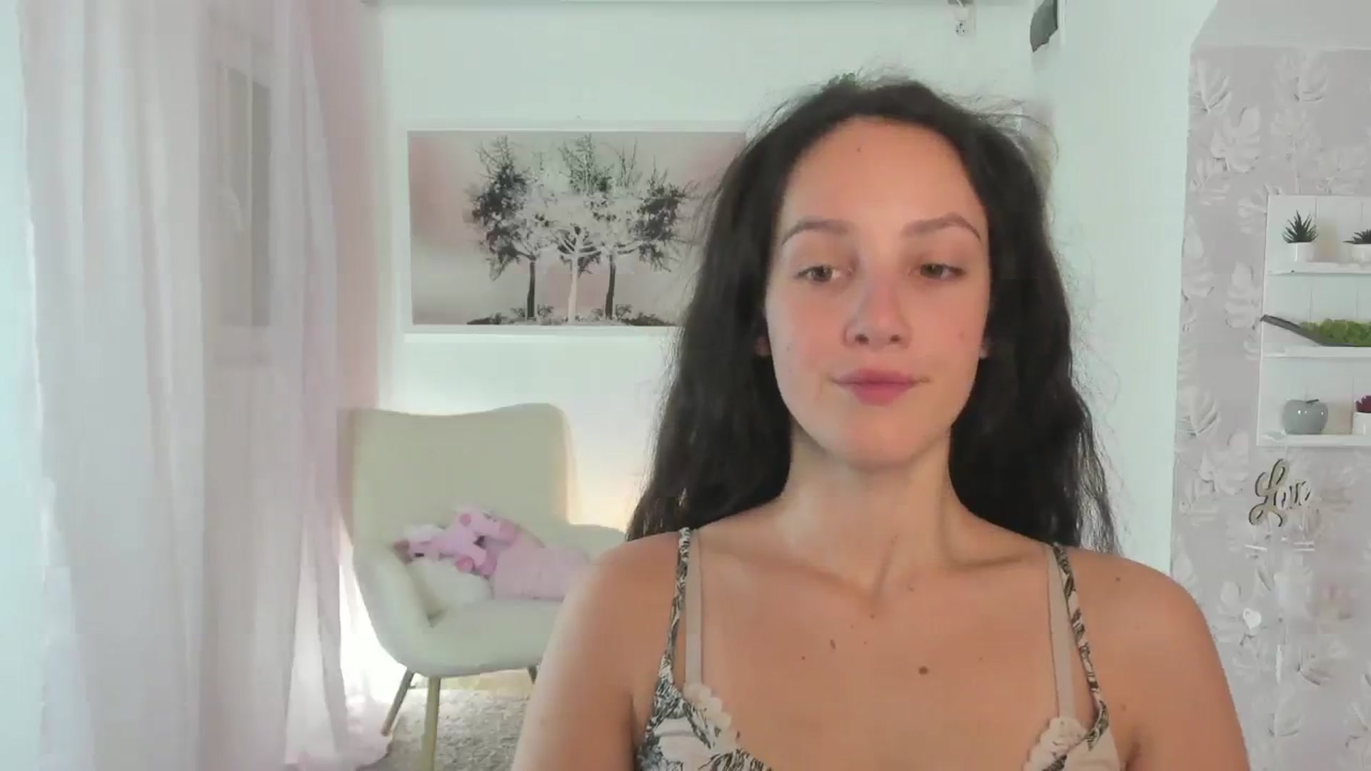 Gallery image thumbnail from Sophie_Rain18's myfreecams stream on, 08/08/2023, 13:47 image 10 of 20