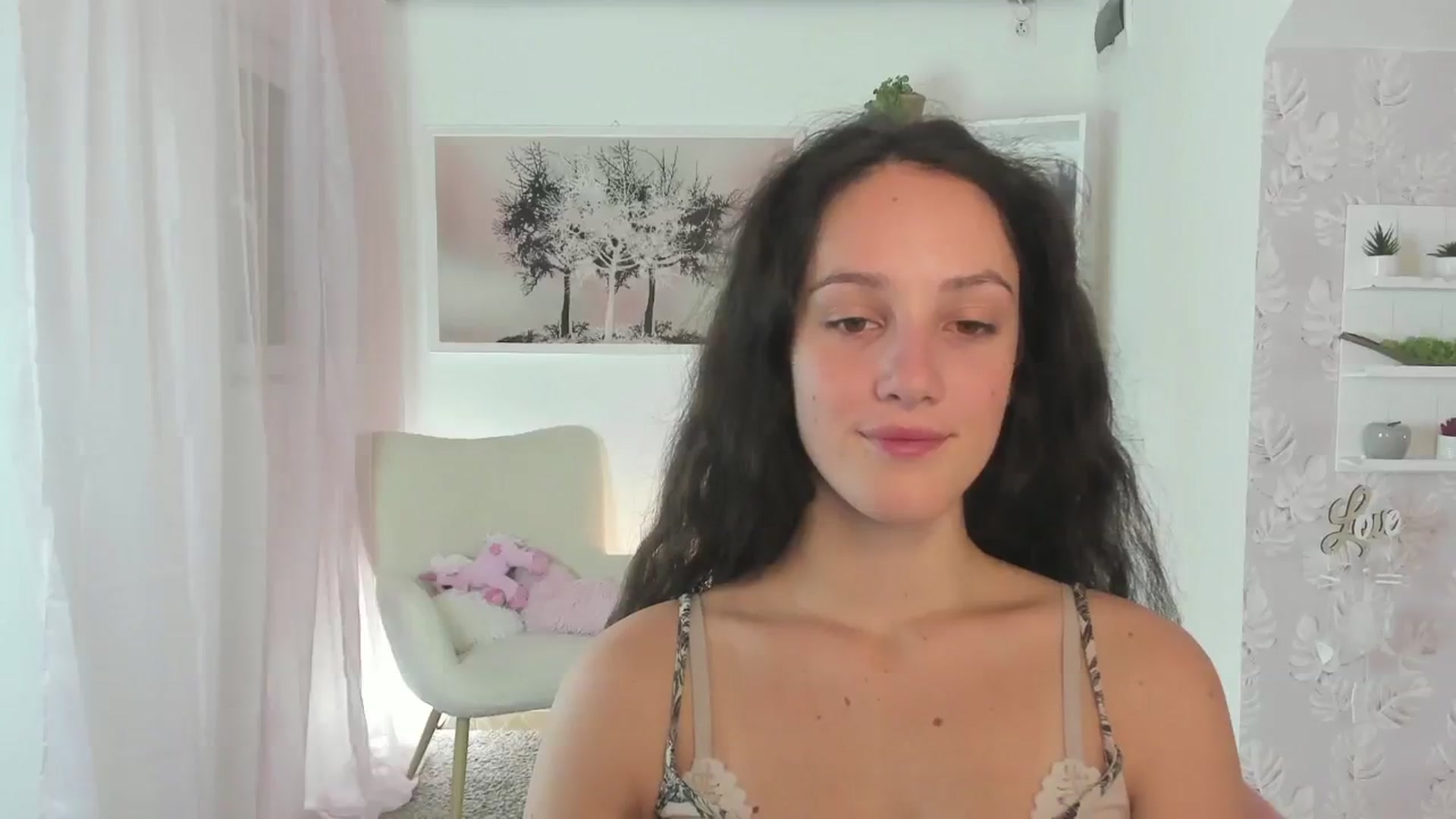 Gallery image thumbnail from Sophie_Rain18's myfreecams stream on, 08/08/2023, 13:47 image 14 of 20