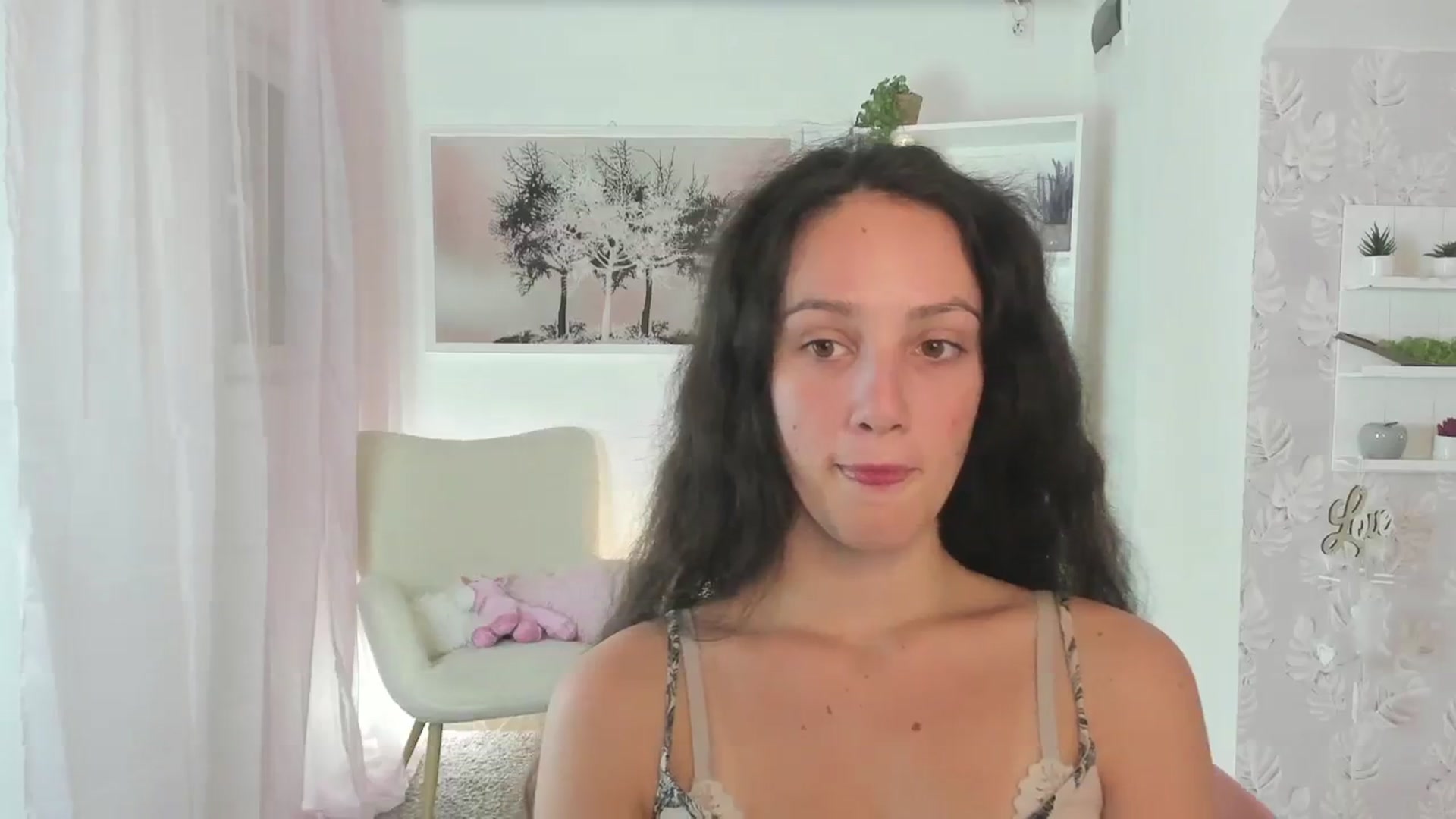 Gallery image thumbnail from Sophie_Rain18's myfreecams stream on, 08/08/2023, 15:01 image 19 of 20