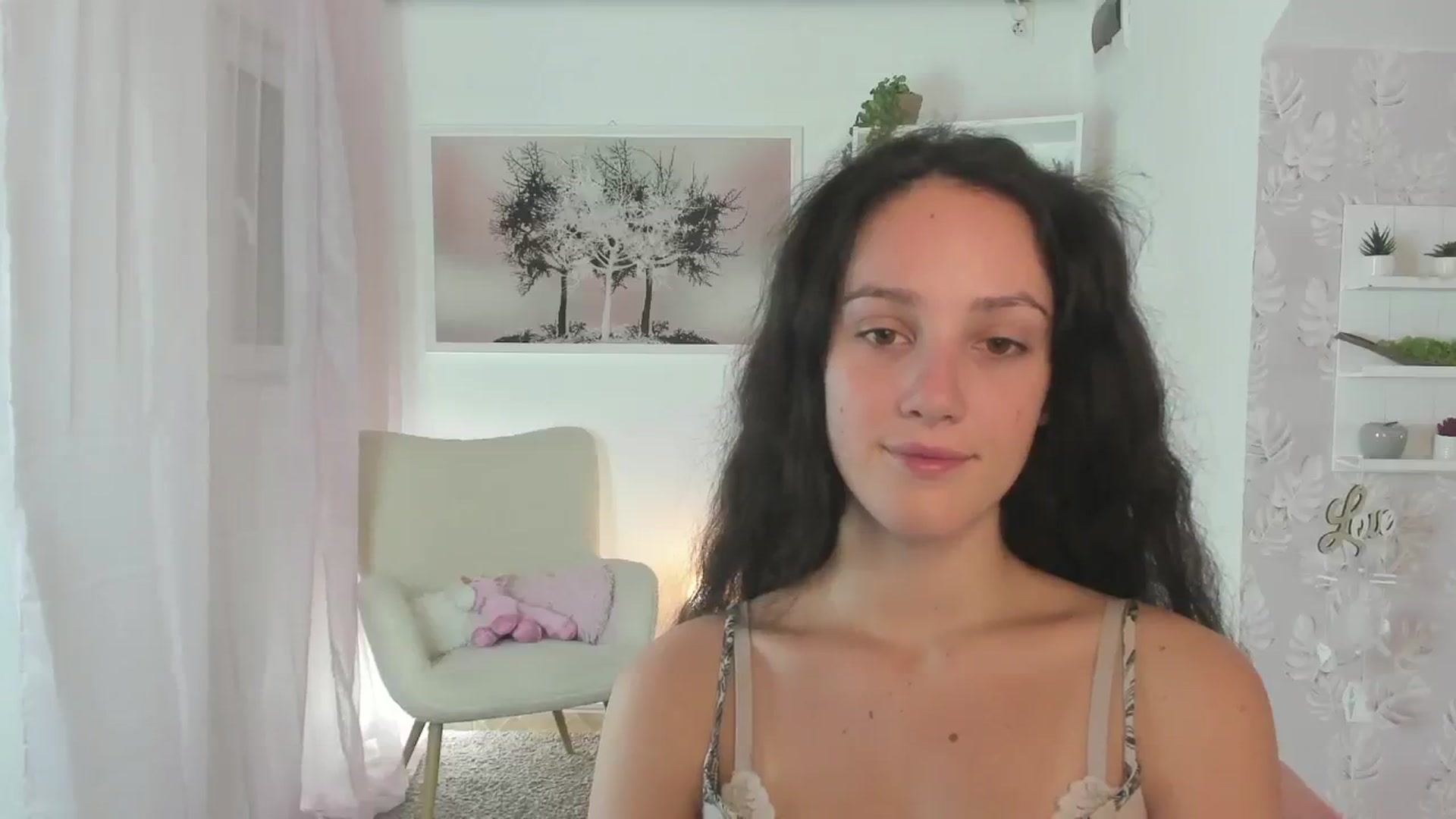 Gallery image thumbnail from Sophie_Rain18's myfreecams stream on, 08/08/2023, 15:01 image 15 of 20