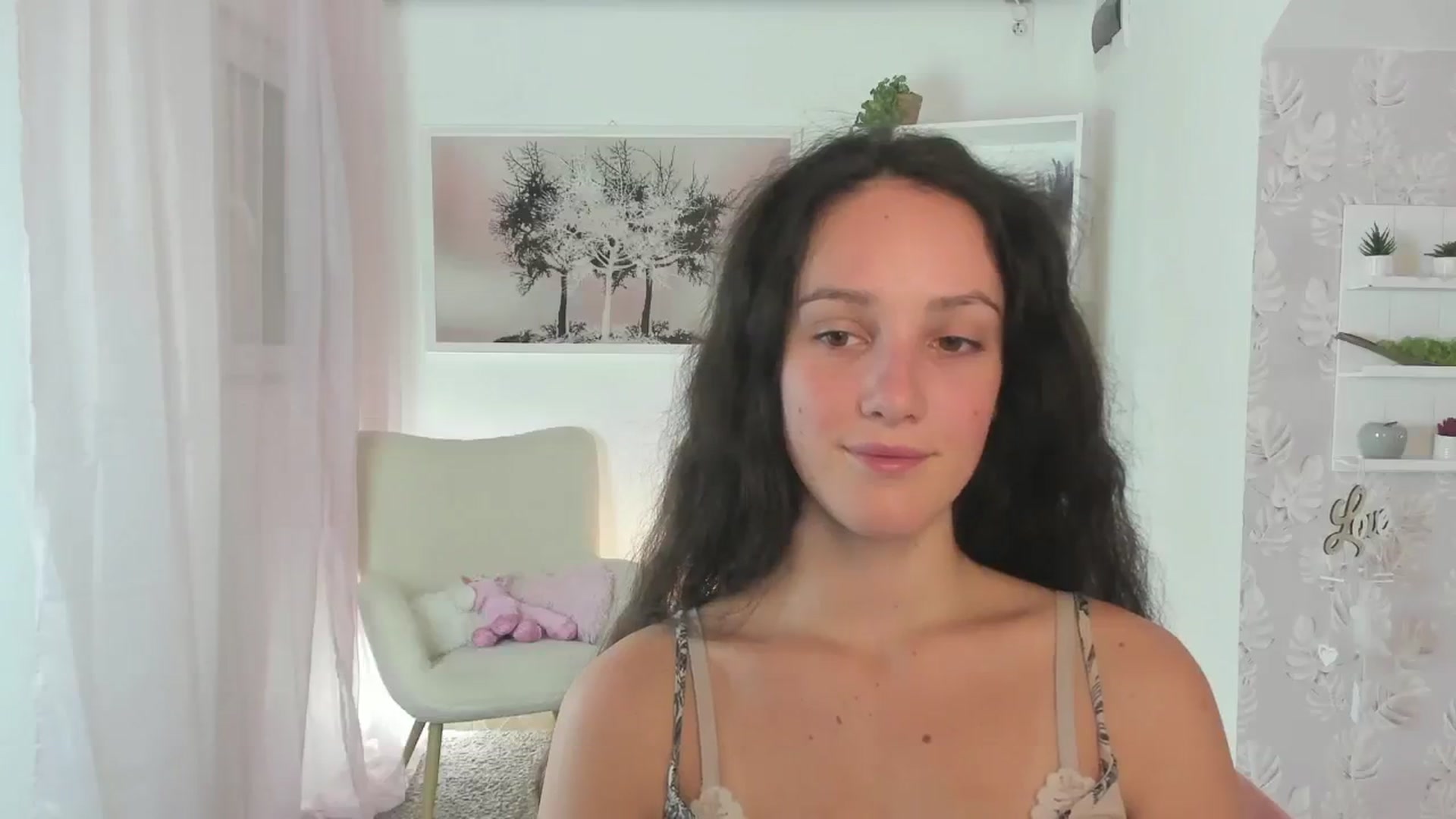 Gallery image thumbnail from Sophie_Rain18's myfreecams stream on, 08/08/2023, 15:01 image 17 of 20