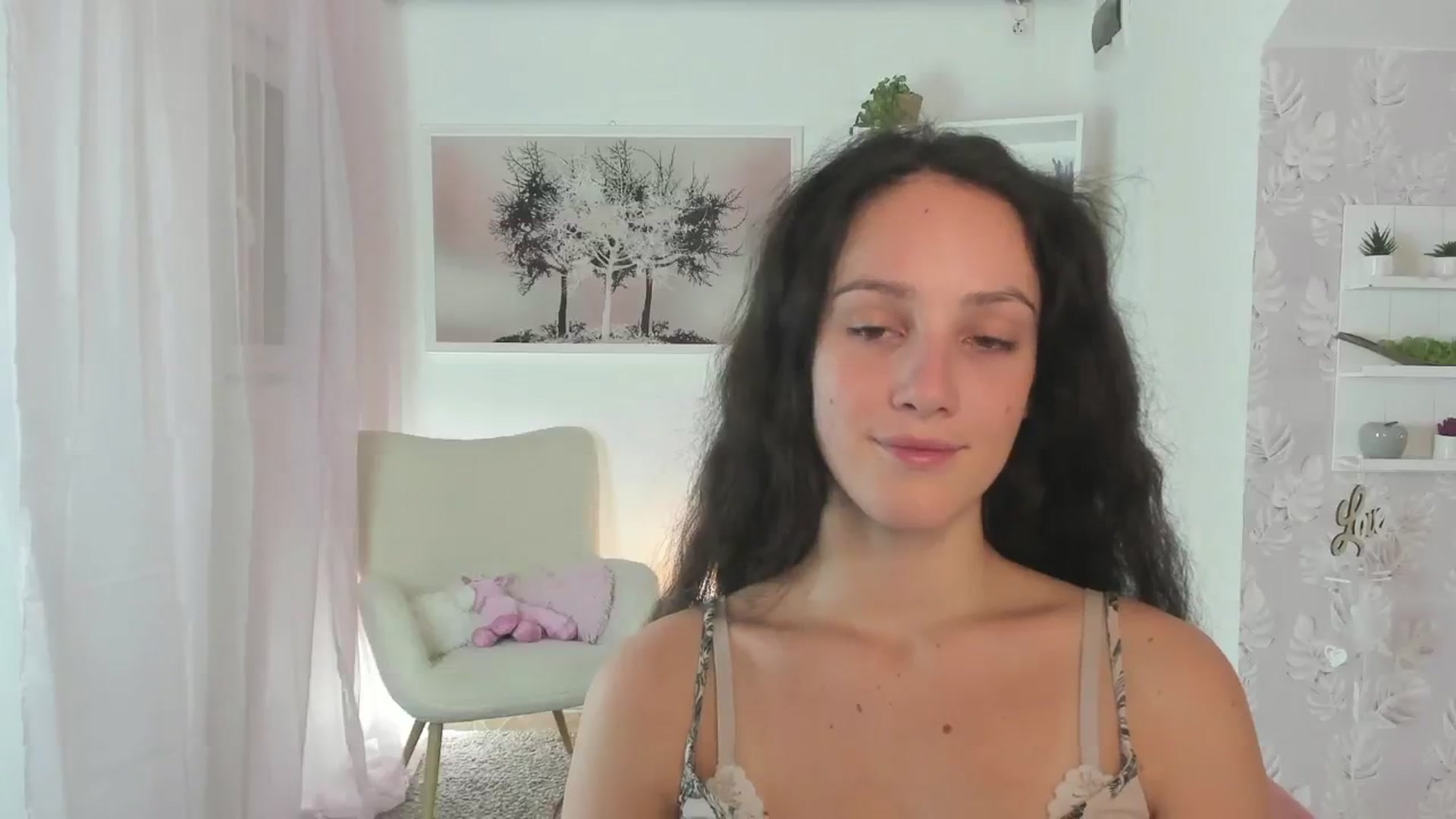 Gallery image thumbnail from Sophie_Rain18's myfreecams stream on, 08/08/2023, 15:01 image 12 of 20