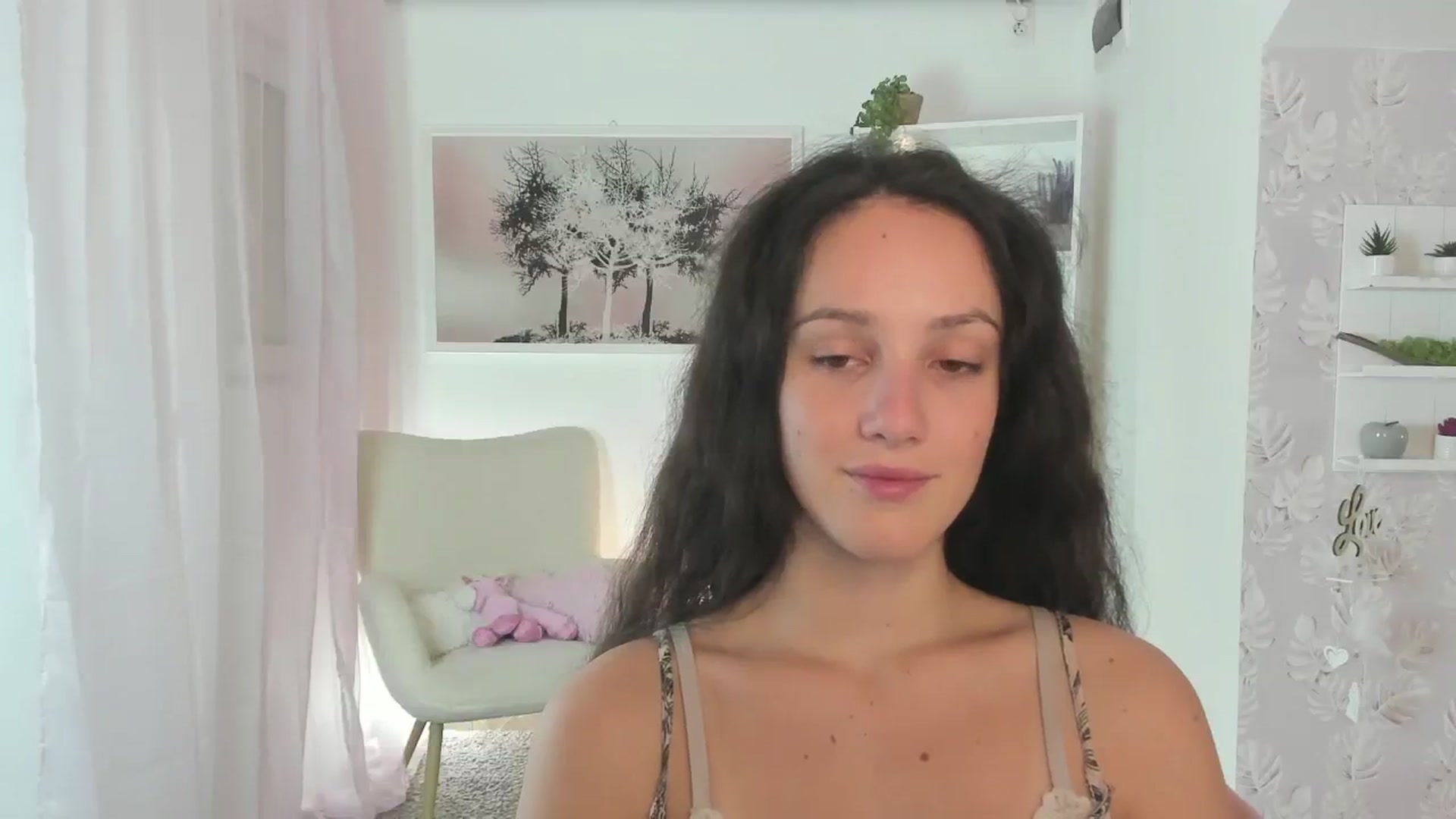 Gallery image thumbnail from Sophie_Rain18's myfreecams stream on, 08/08/2023, 15:01 image 2 of 20