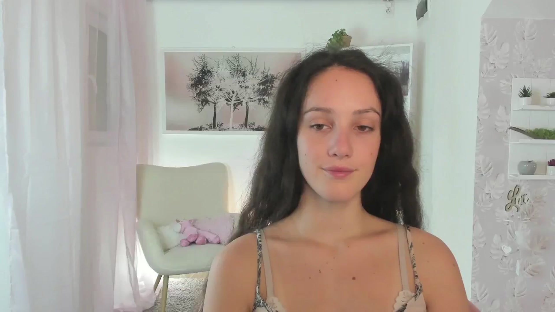 Gallery image thumbnail from Sophie_Rain18's myfreecams stream on, 08/08/2023, 15:01 image 10 of 20