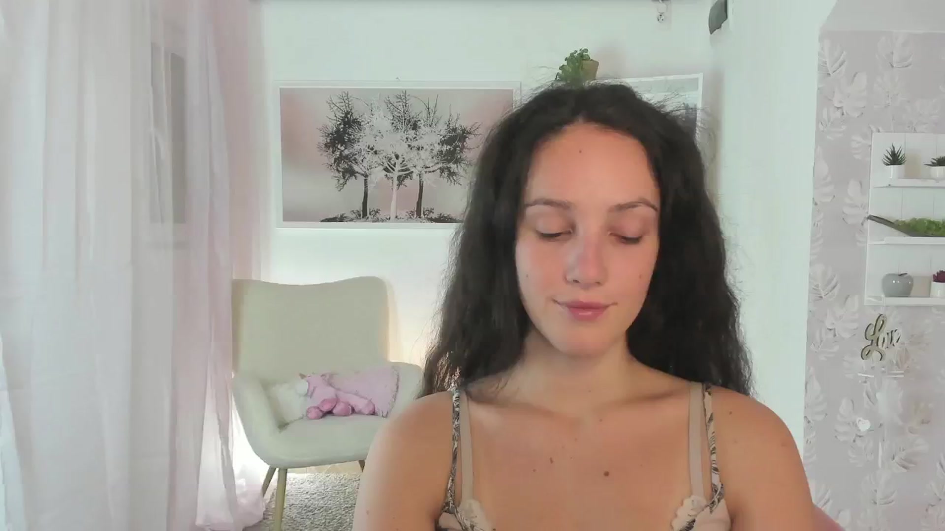 Gallery image thumbnail from Sophie_Rain18's myfreecams stream on, 08/08/2023, 15:01 image 11 of 20